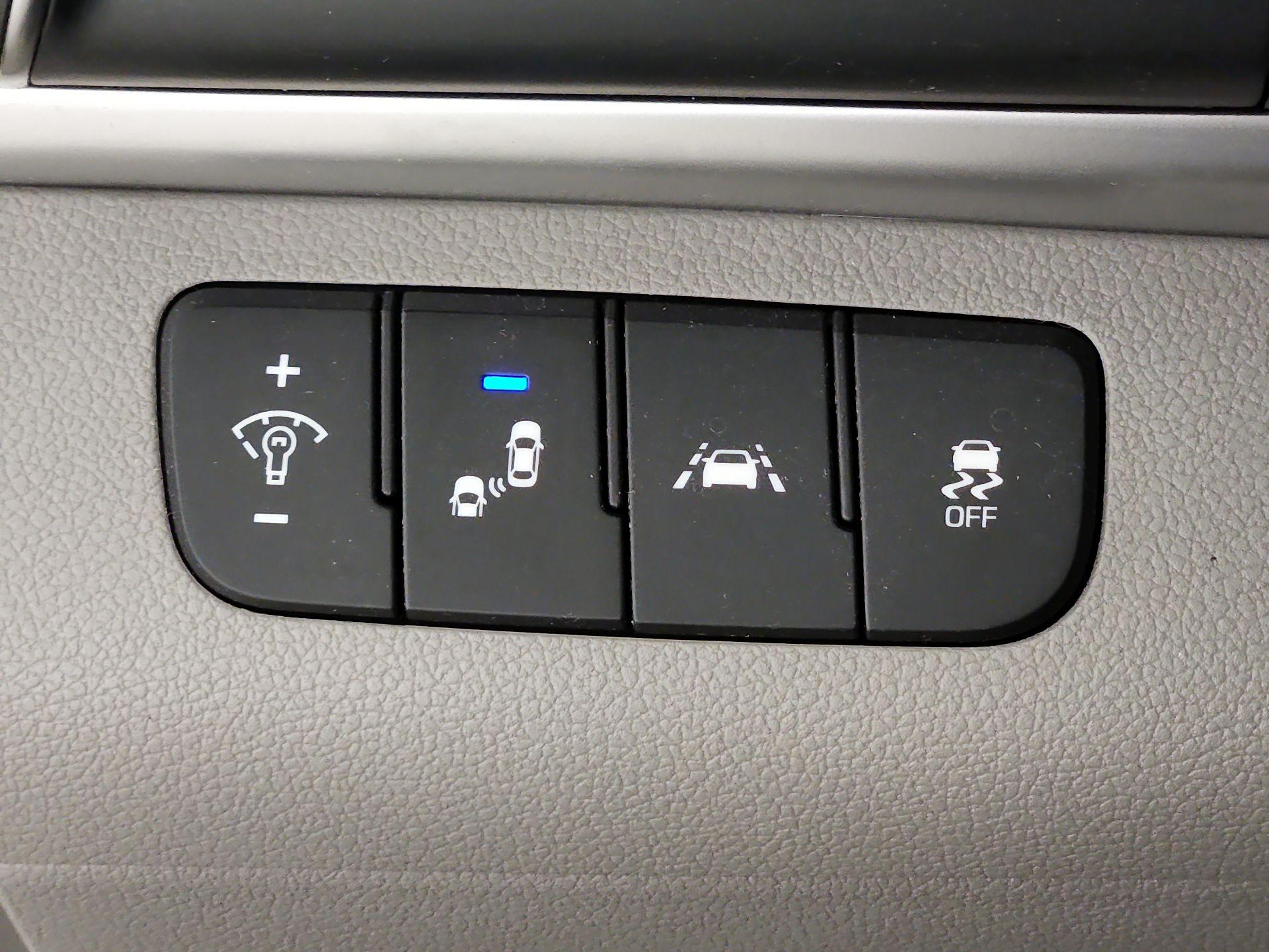 Thumbnail: 2020 Hyundai Elantra - 13