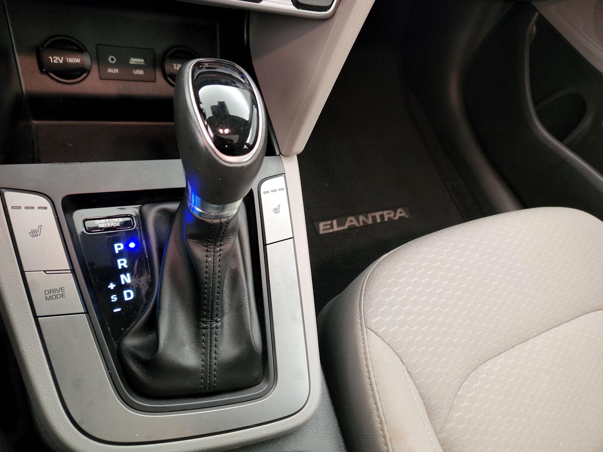 Thumbnail: 2020 Hyundai Elantra - 17