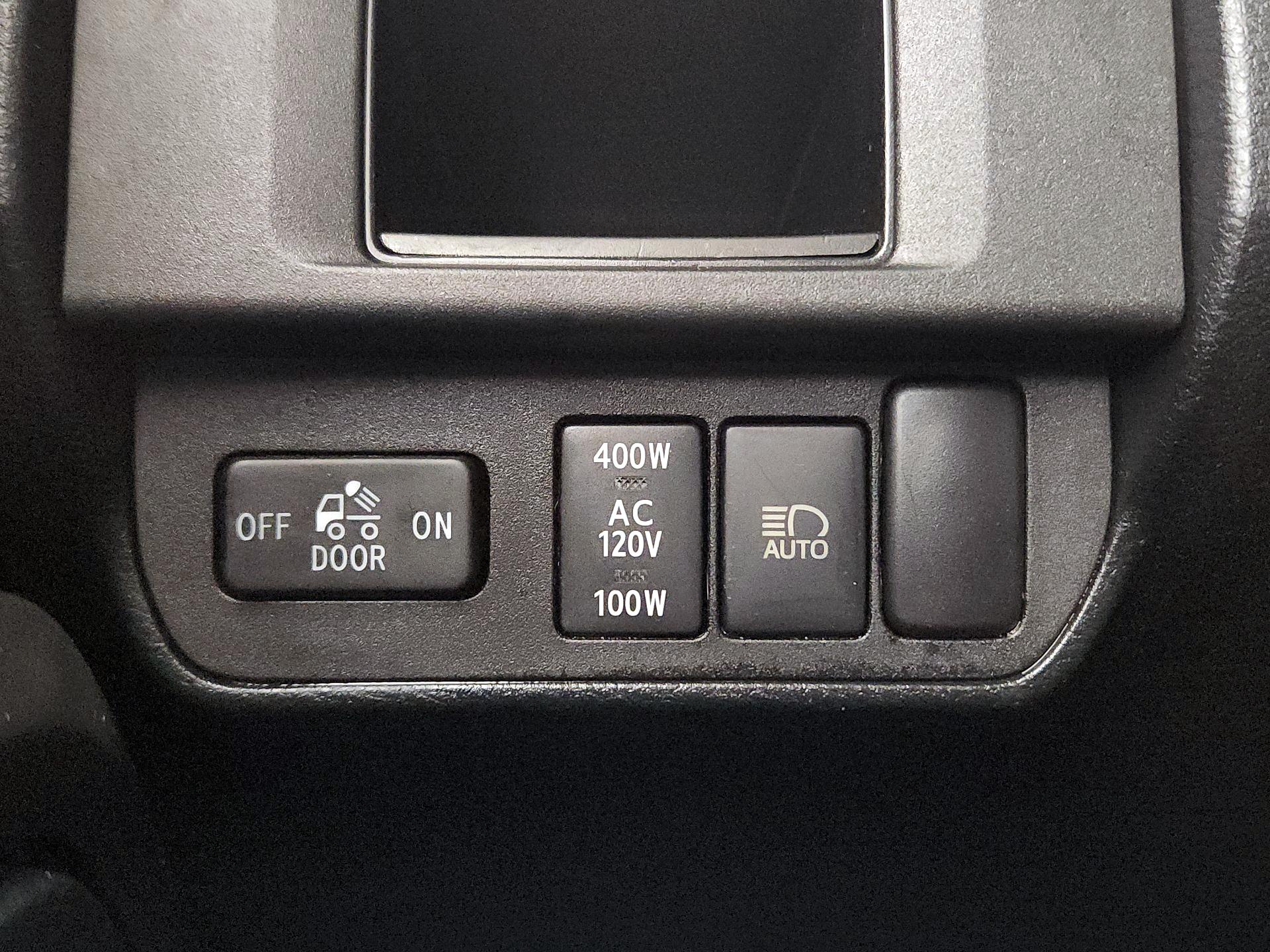 Thumbnail: 2018 Toyota Tacoma - 13