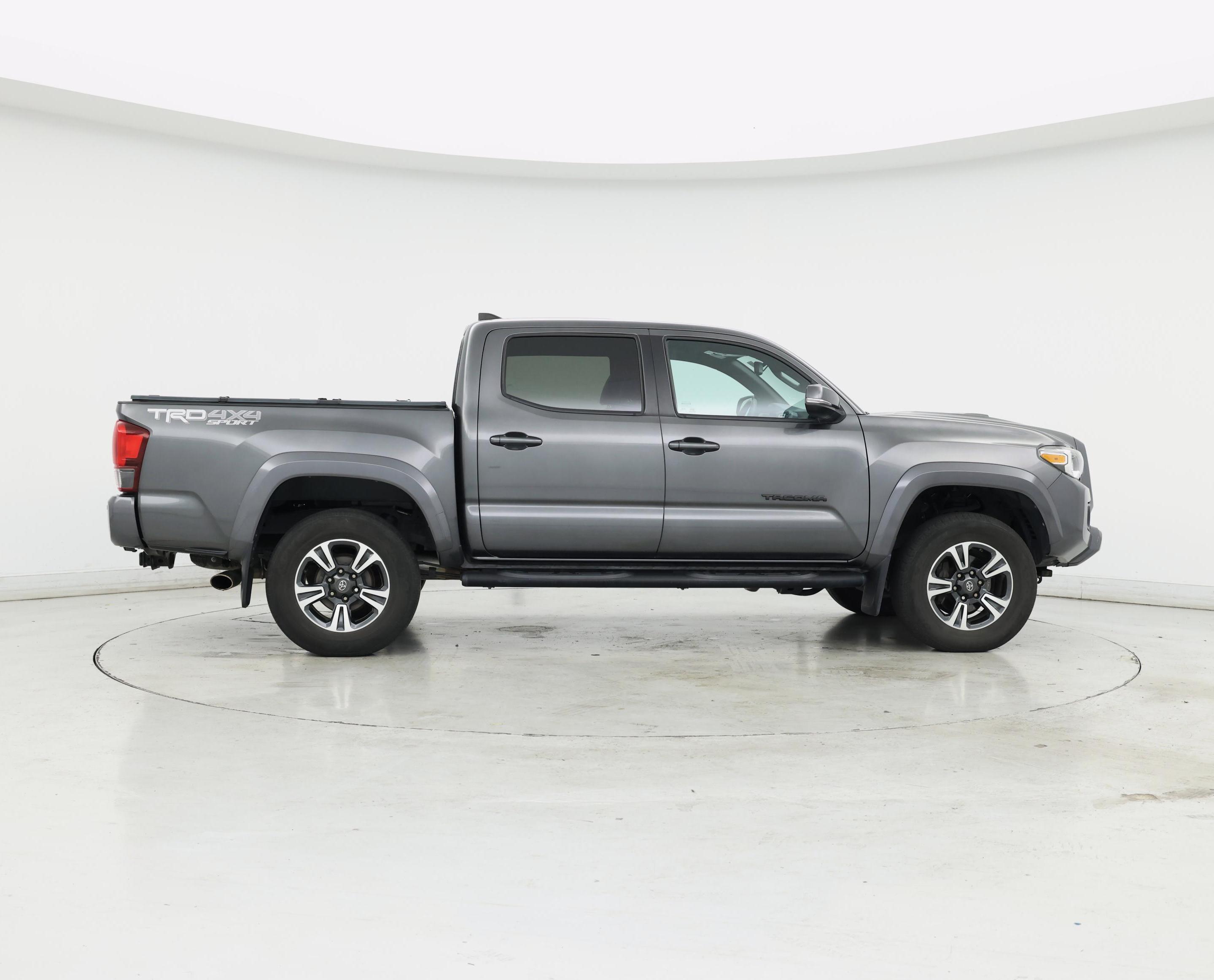 Thumbnail: 2018 Toyota Tacoma - 7