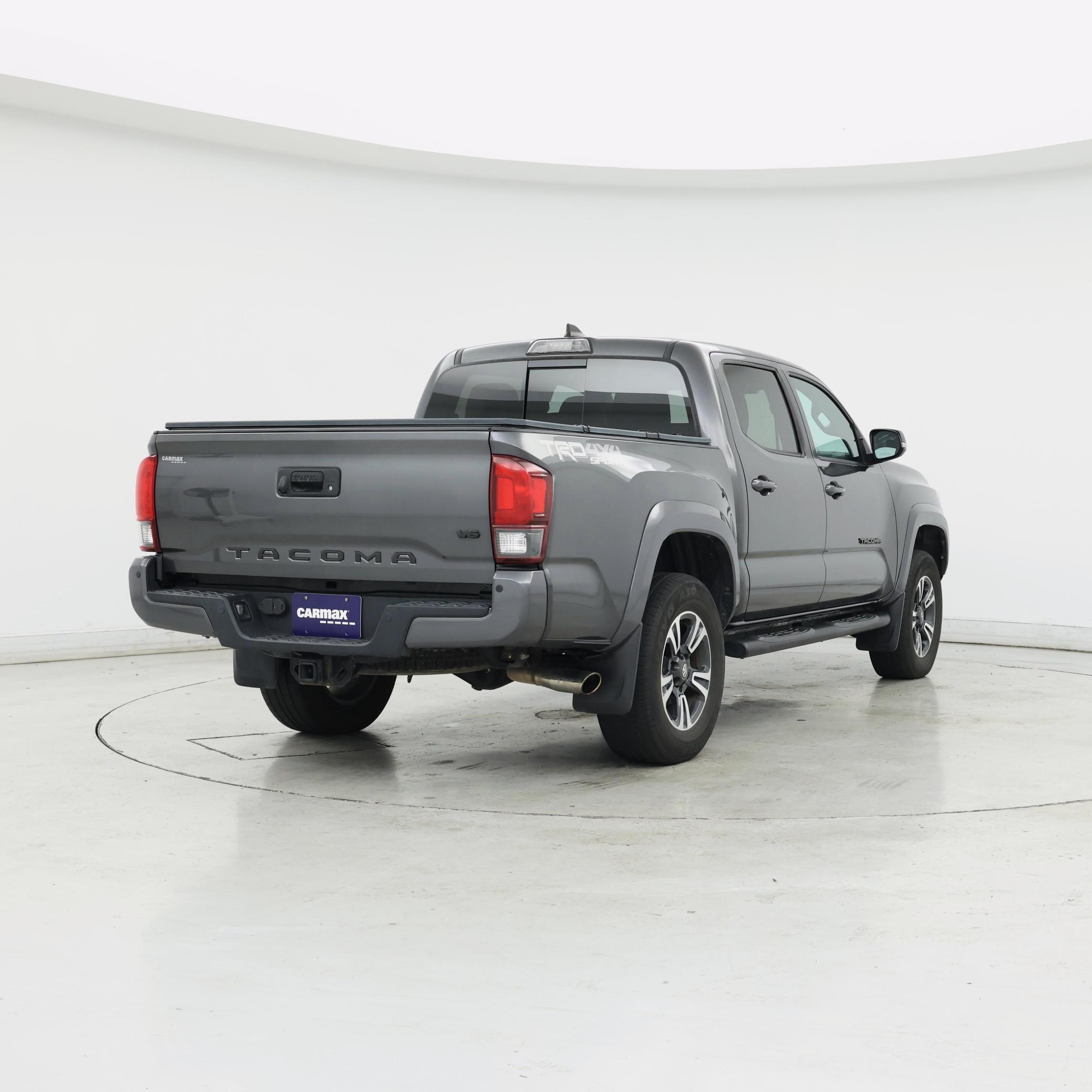 Thumbnail: 2018 Toyota Tacoma - 8