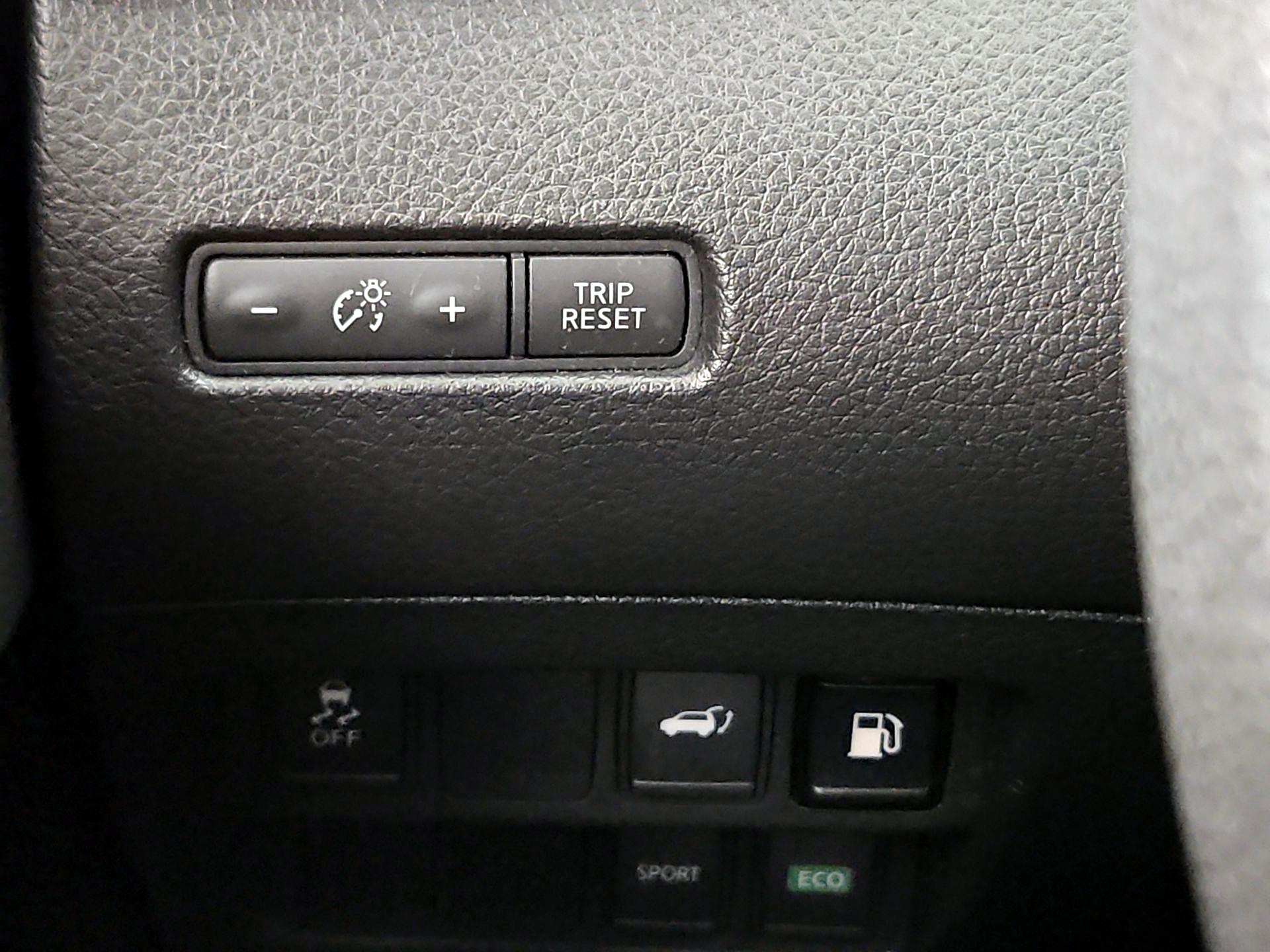 Thumbnail: 2018 Nissan Rogue - 13