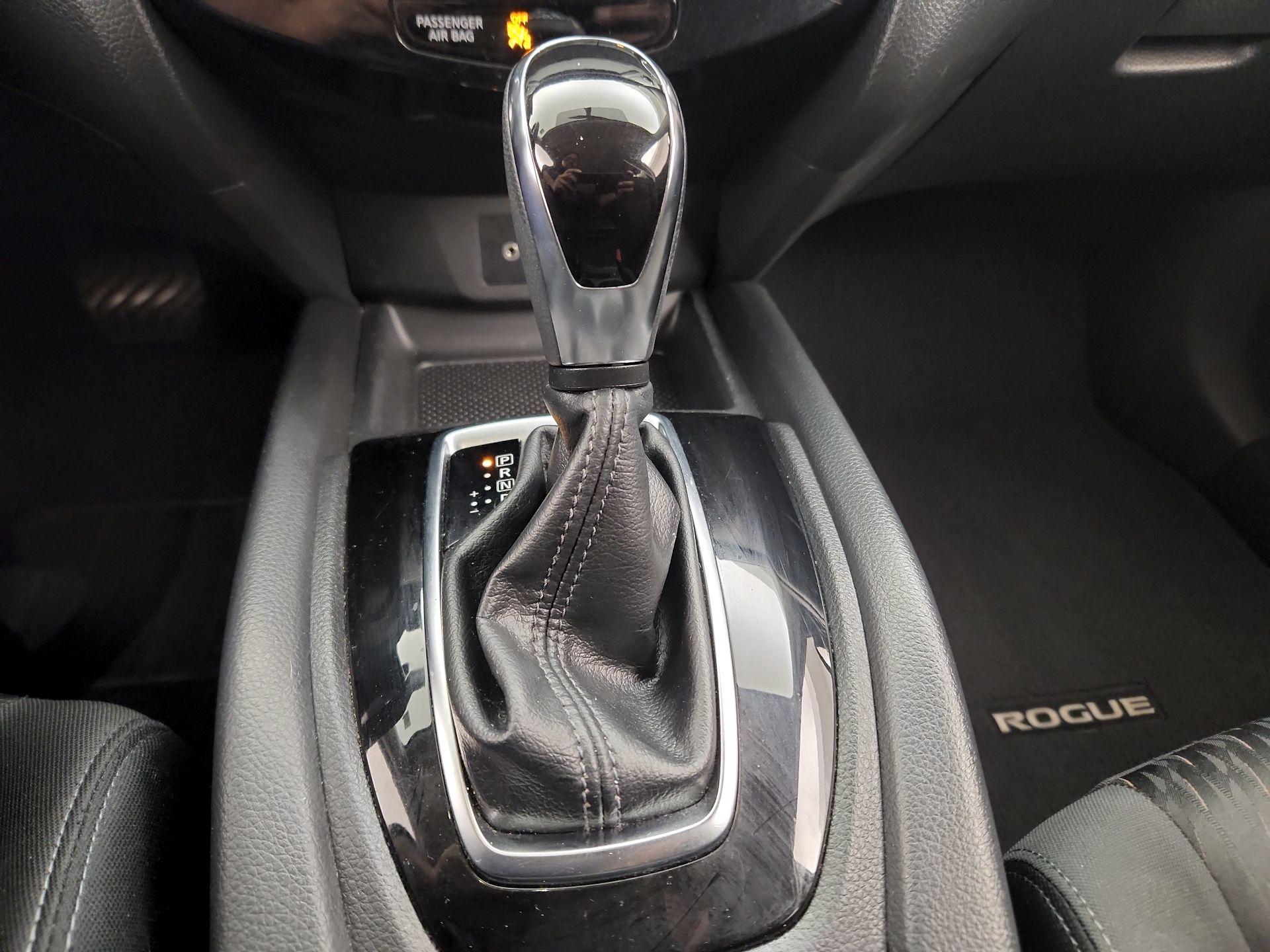 Thumbnail: 2018 Nissan Rogue - 17