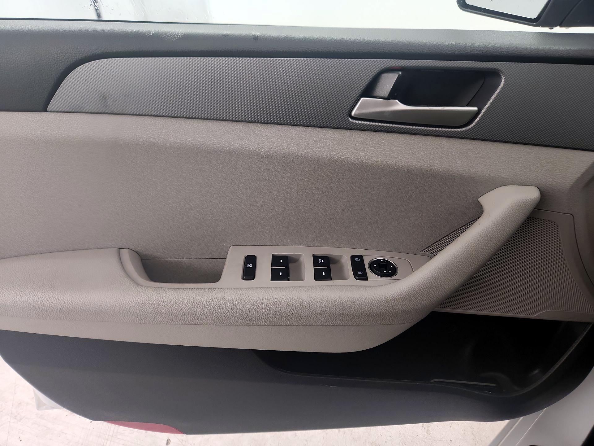 Thumbnail: 2018 Hyundai Sonata - 12