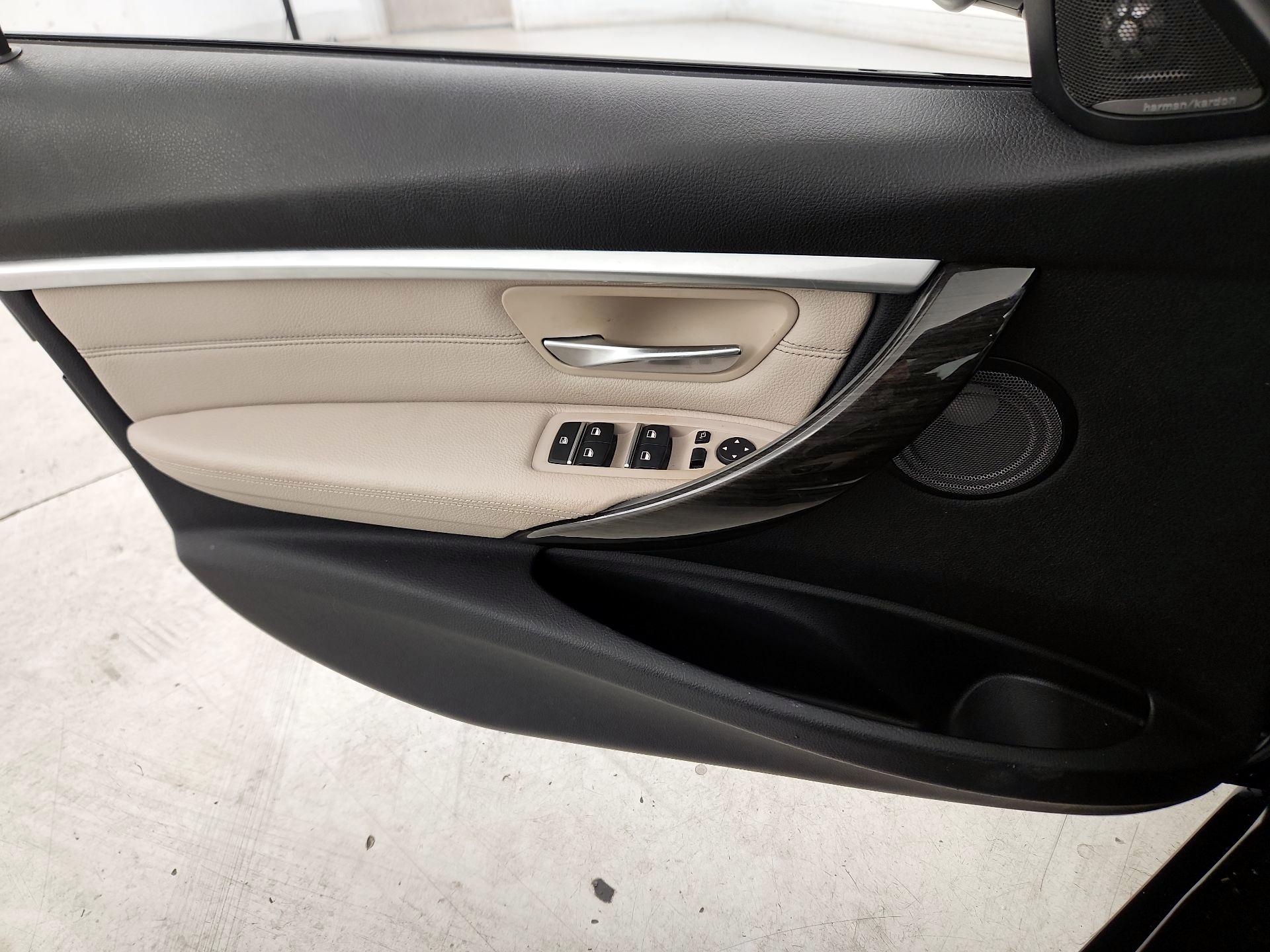 Thumbnail: 2016 BMW 3 Series - 12