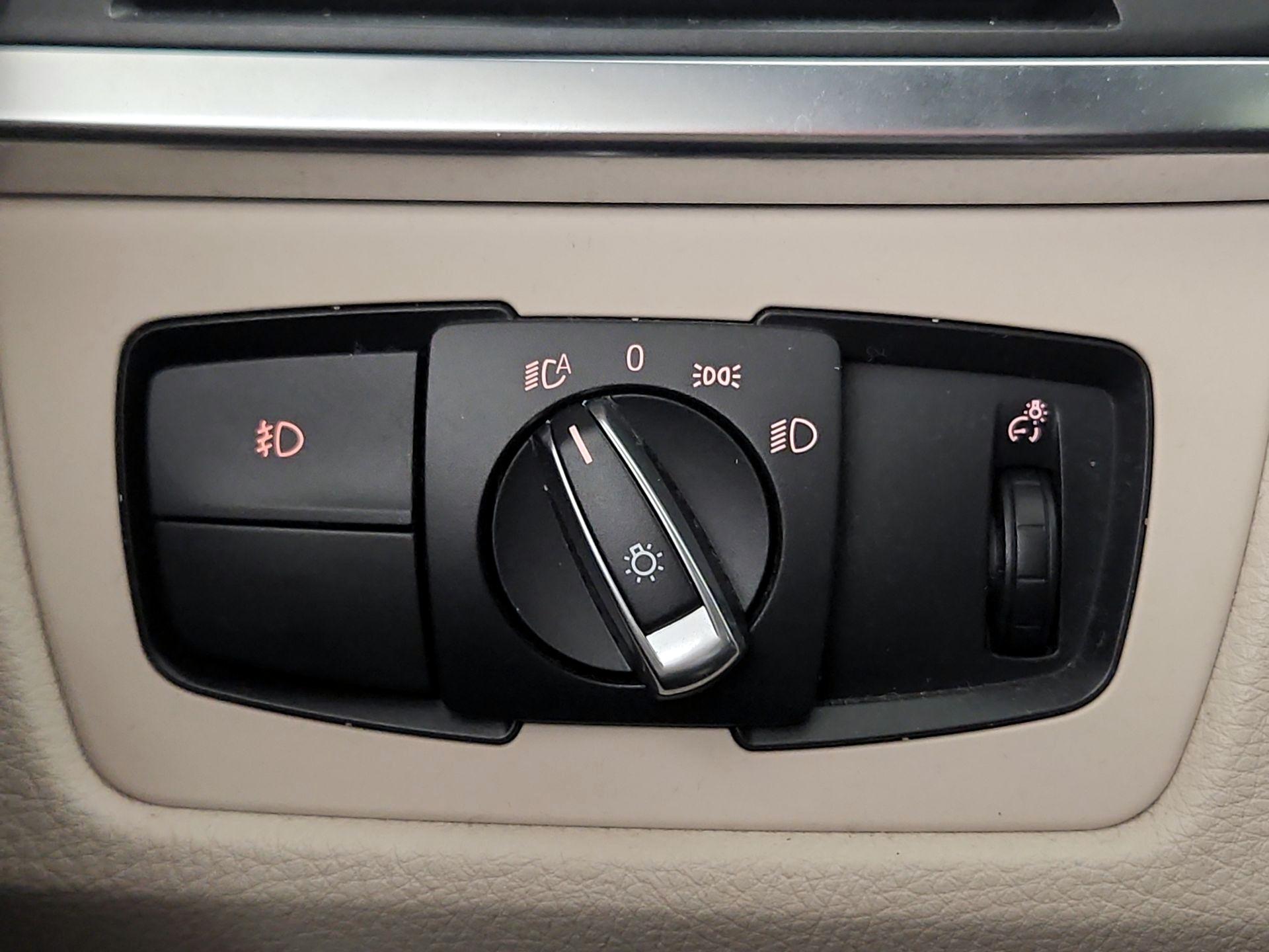 Thumbnail: 2016 BMW 3 Series - 13