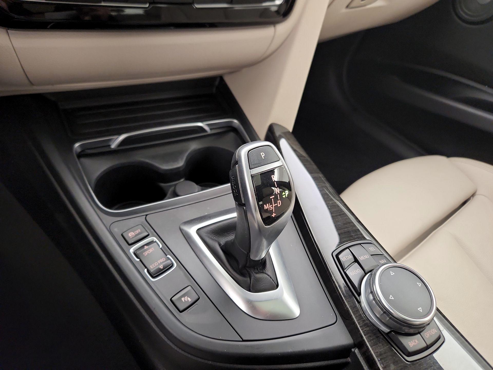 Thumbnail: 2016 BMW 3 Series - 18