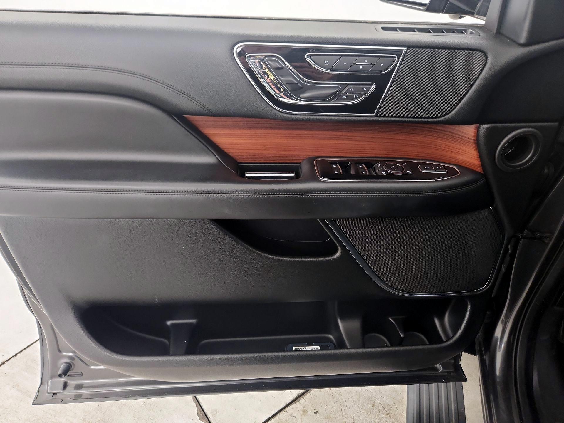 Thumbnail: 2018 Lincoln Navigator - 12