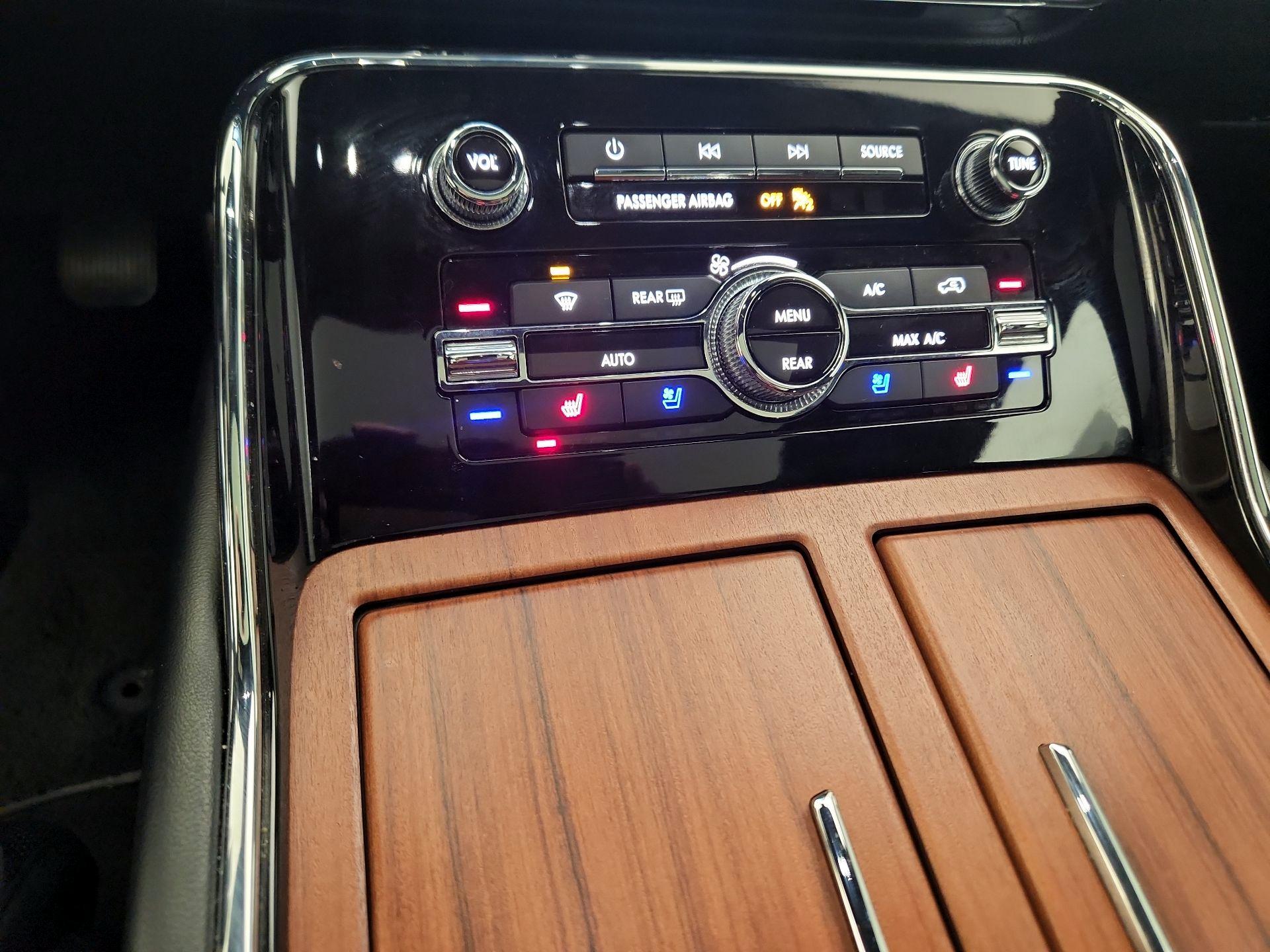 Thumbnail: 2018 Lincoln Navigator - 17