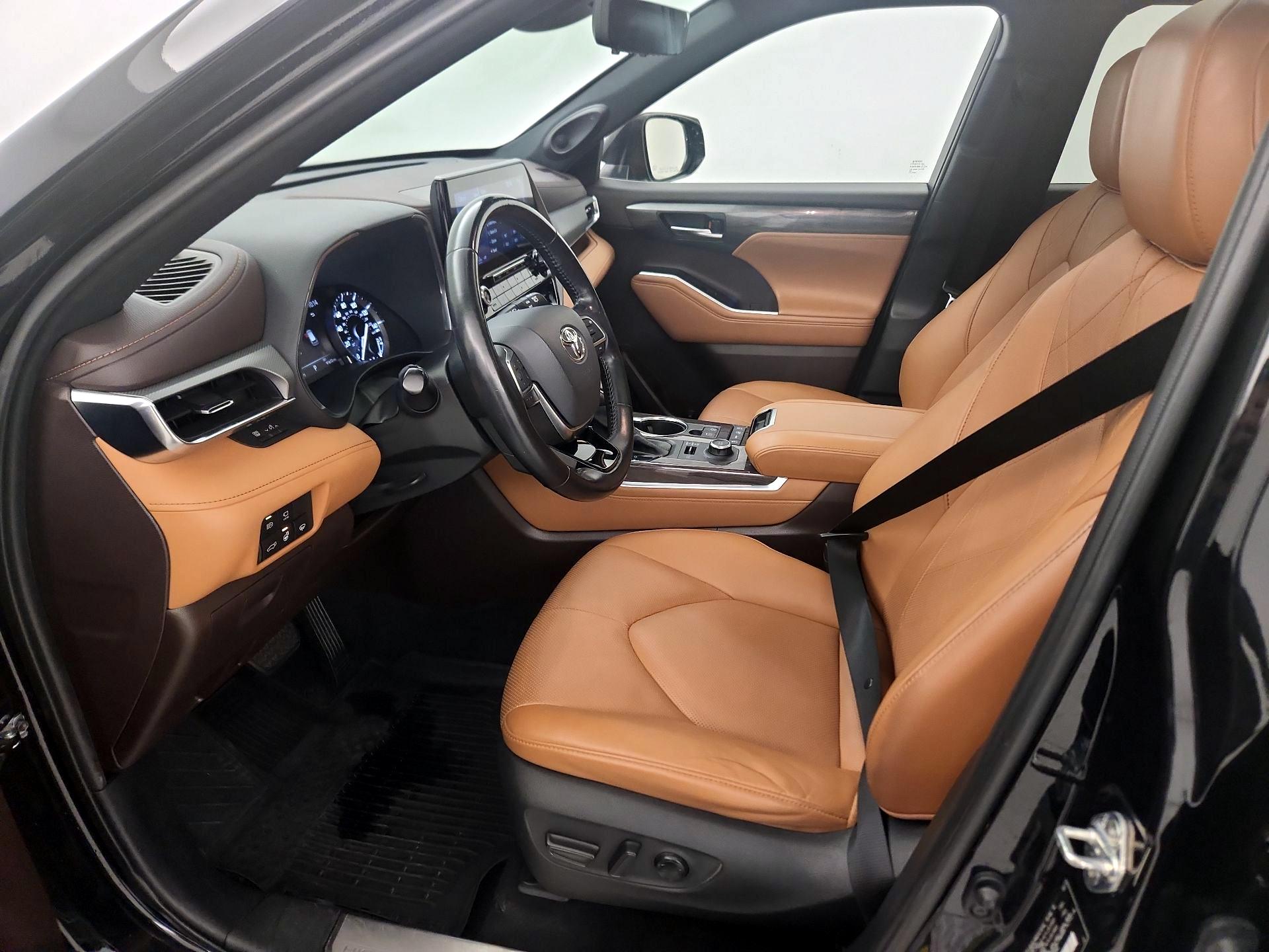 Thumbnail: 2021 Toyota Highlander - 11