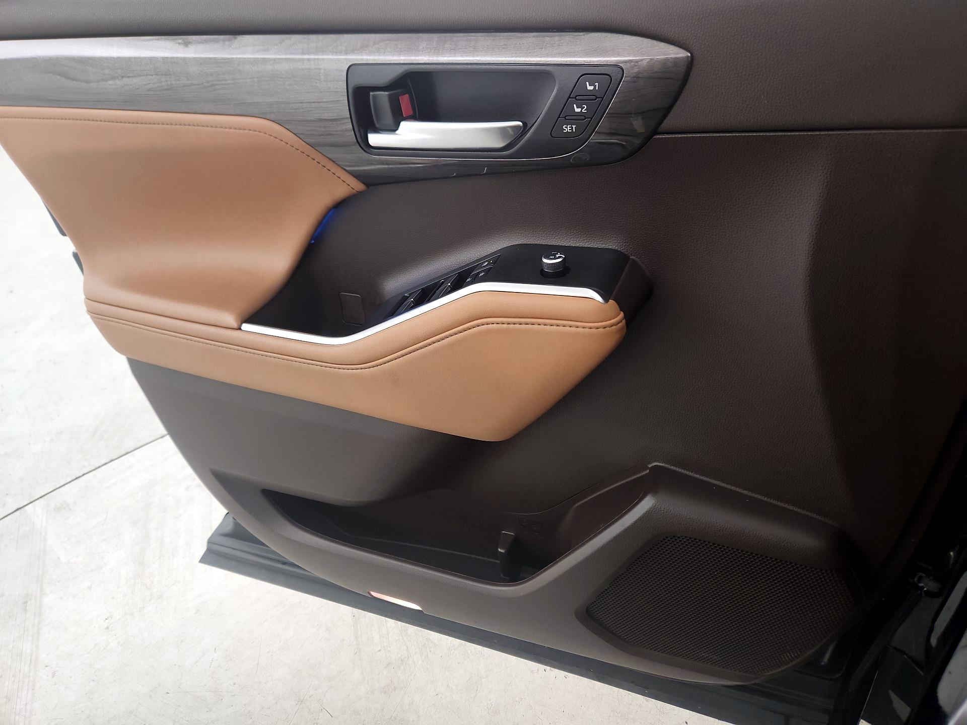 Thumbnail: 2021 Toyota Highlander - 12