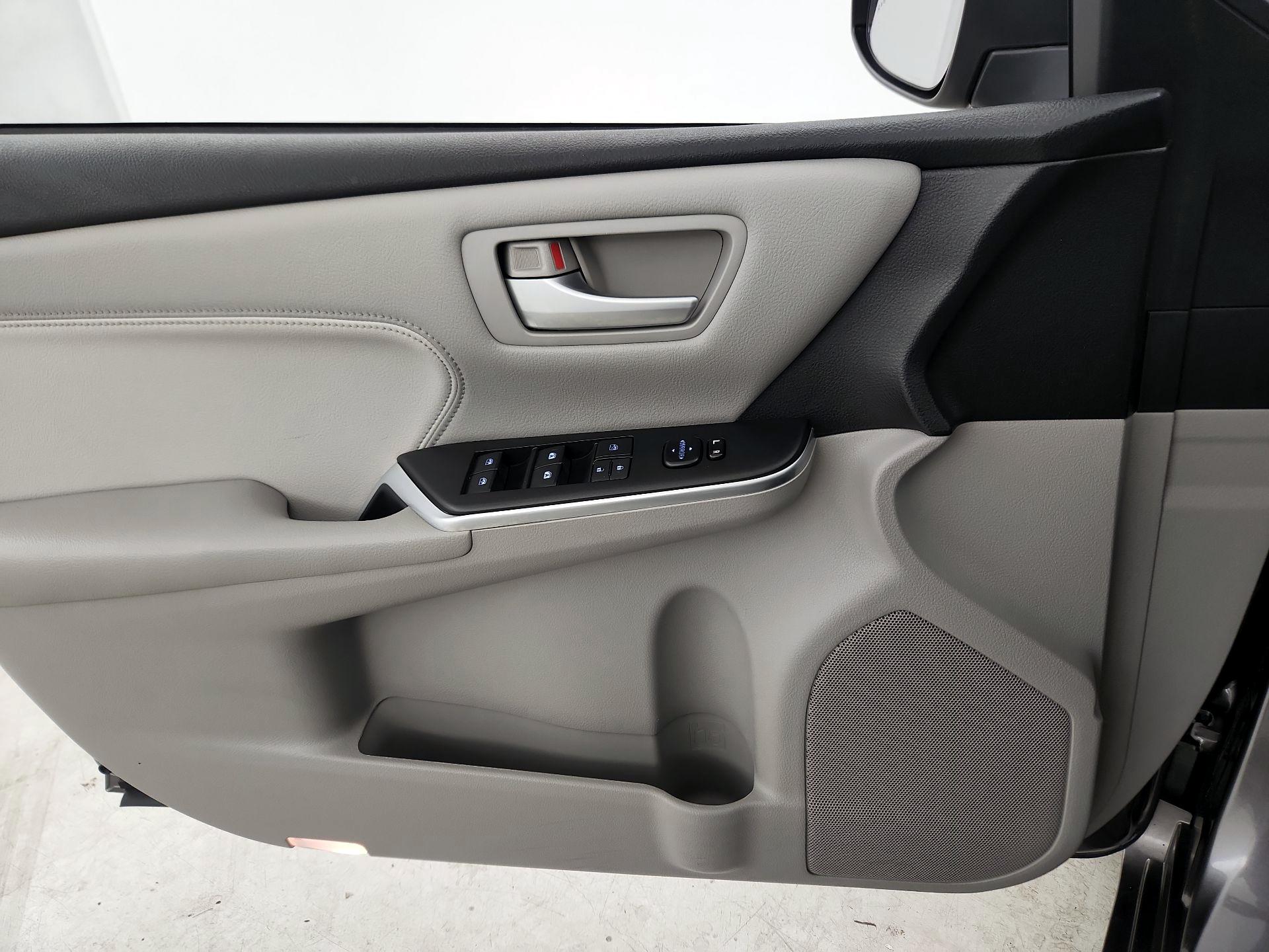 Thumbnail: 2015 Toyota Camry - 12