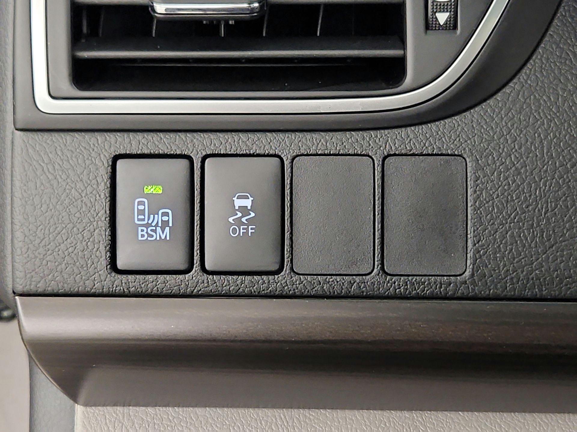 Thumbnail: 2015 Toyota Camry - 13