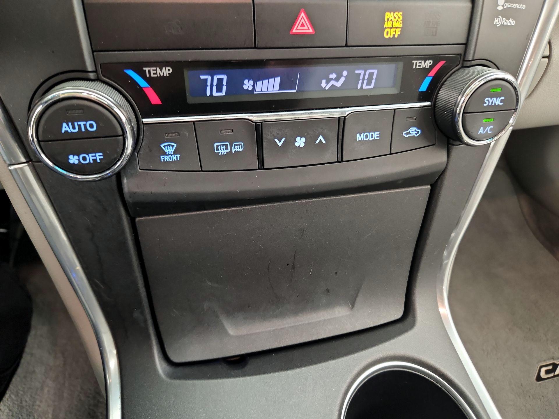 Thumbnail: 2015 Toyota Camry - 16