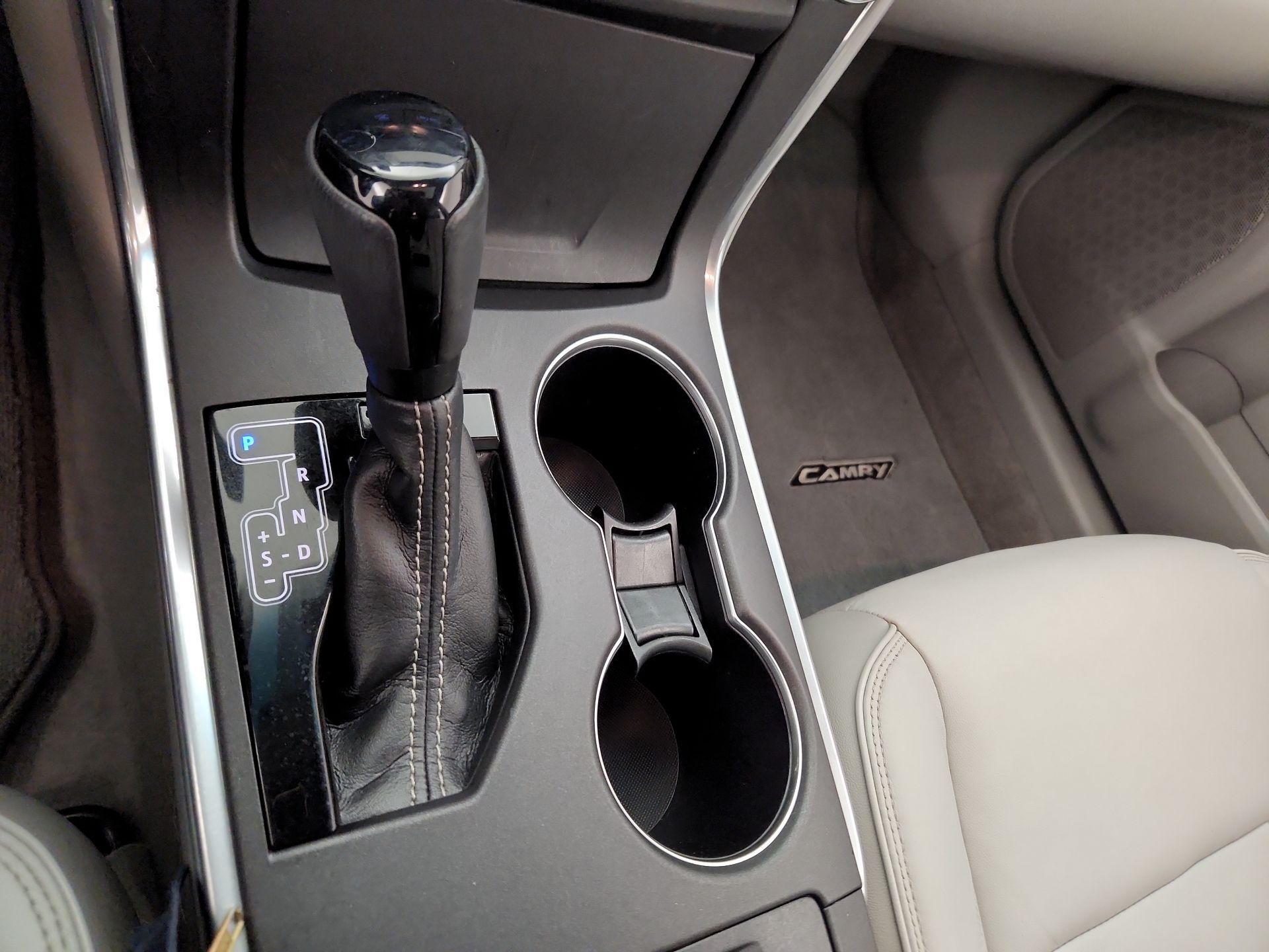 Thumbnail: 2015 Toyota Camry - 17