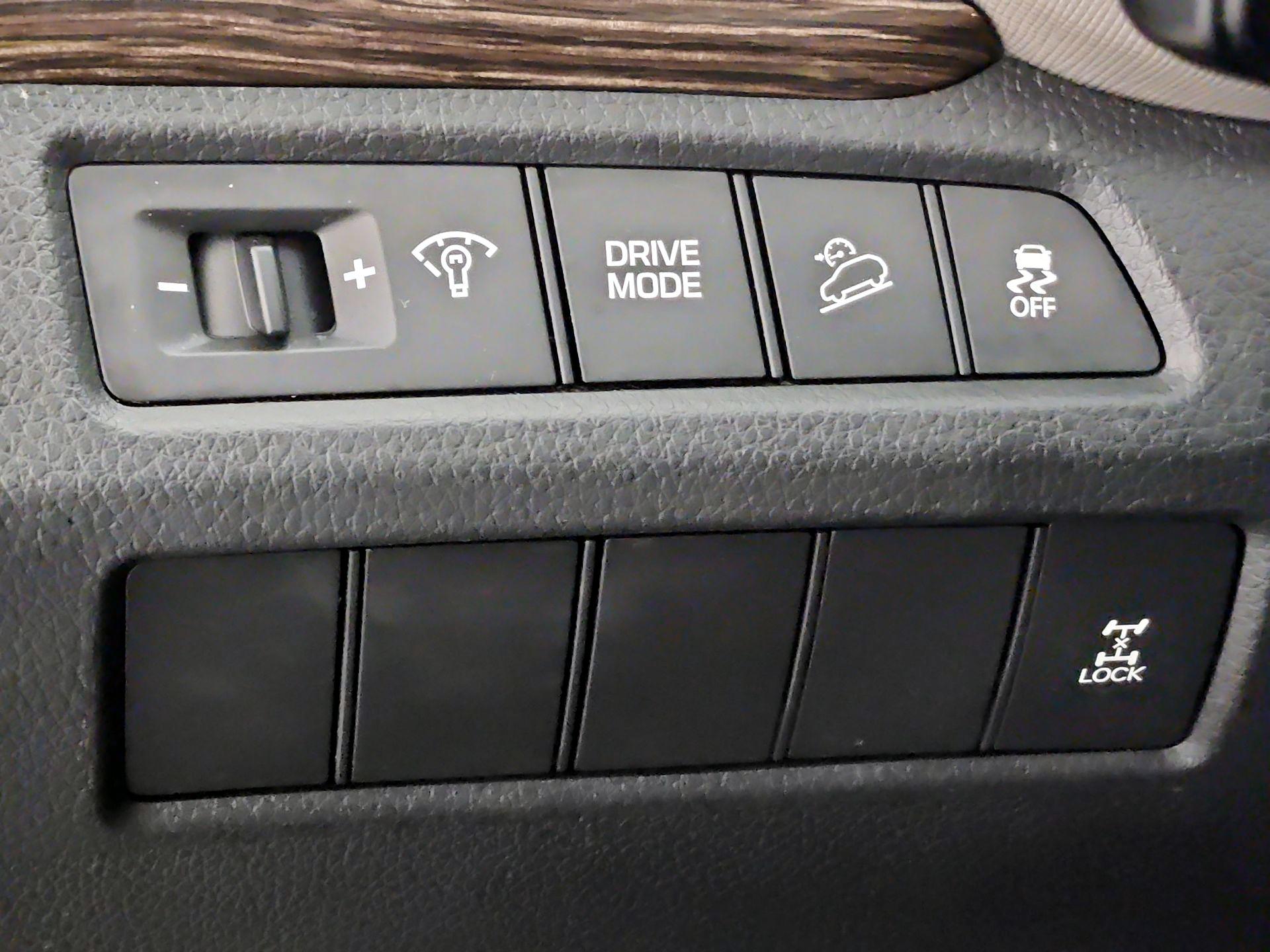 Thumbnail: 2017 Hyundai Santa Fe - 13