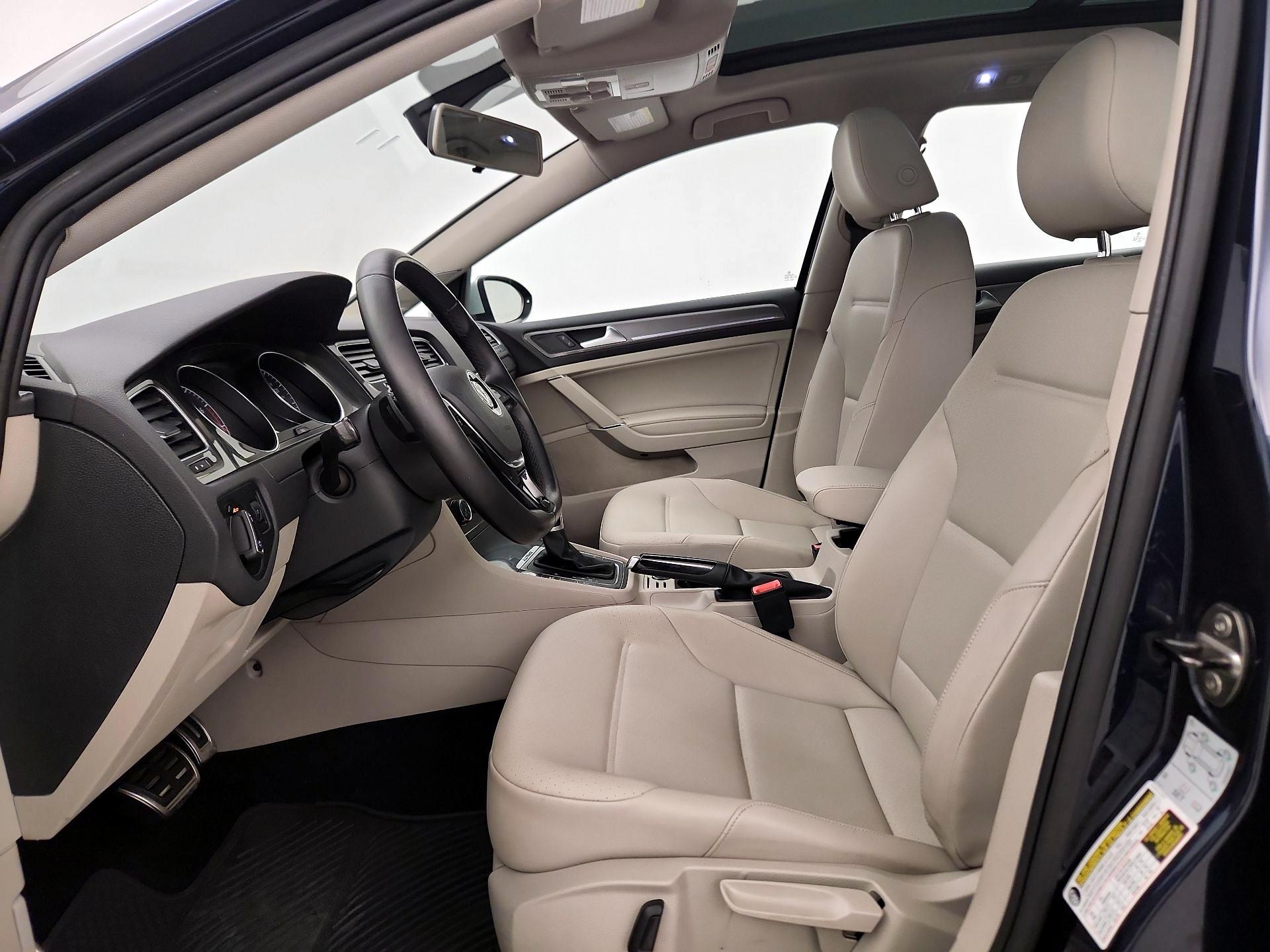 Thumbnail: 2017 Volkswagen Golf - 11