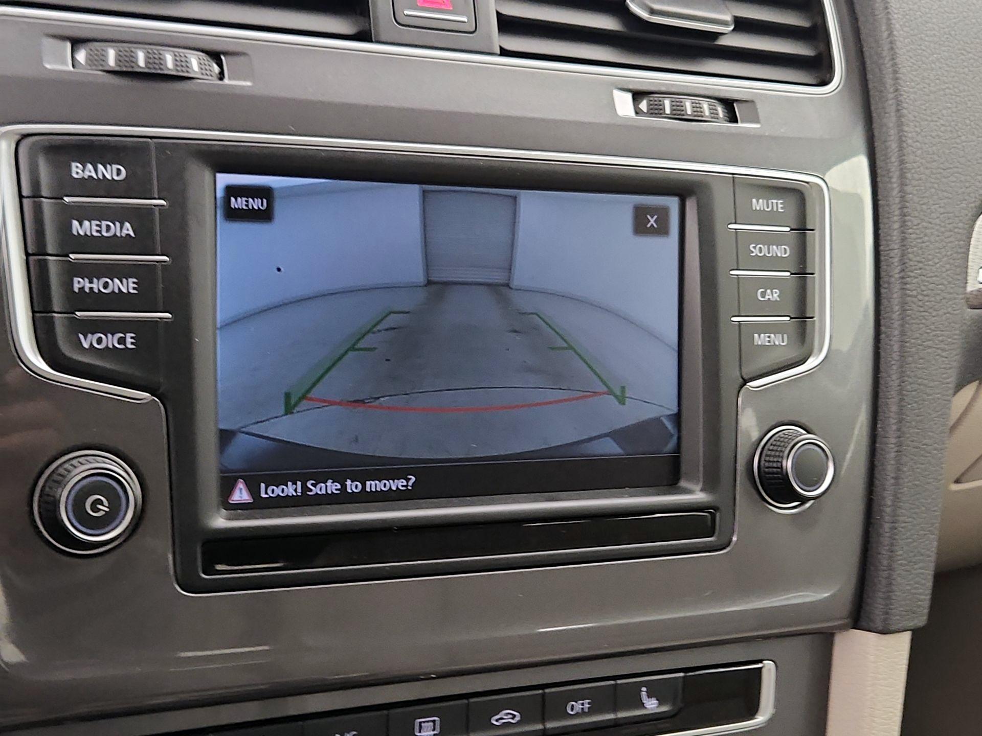 Thumbnail: 2017 Volkswagen Golf - 14