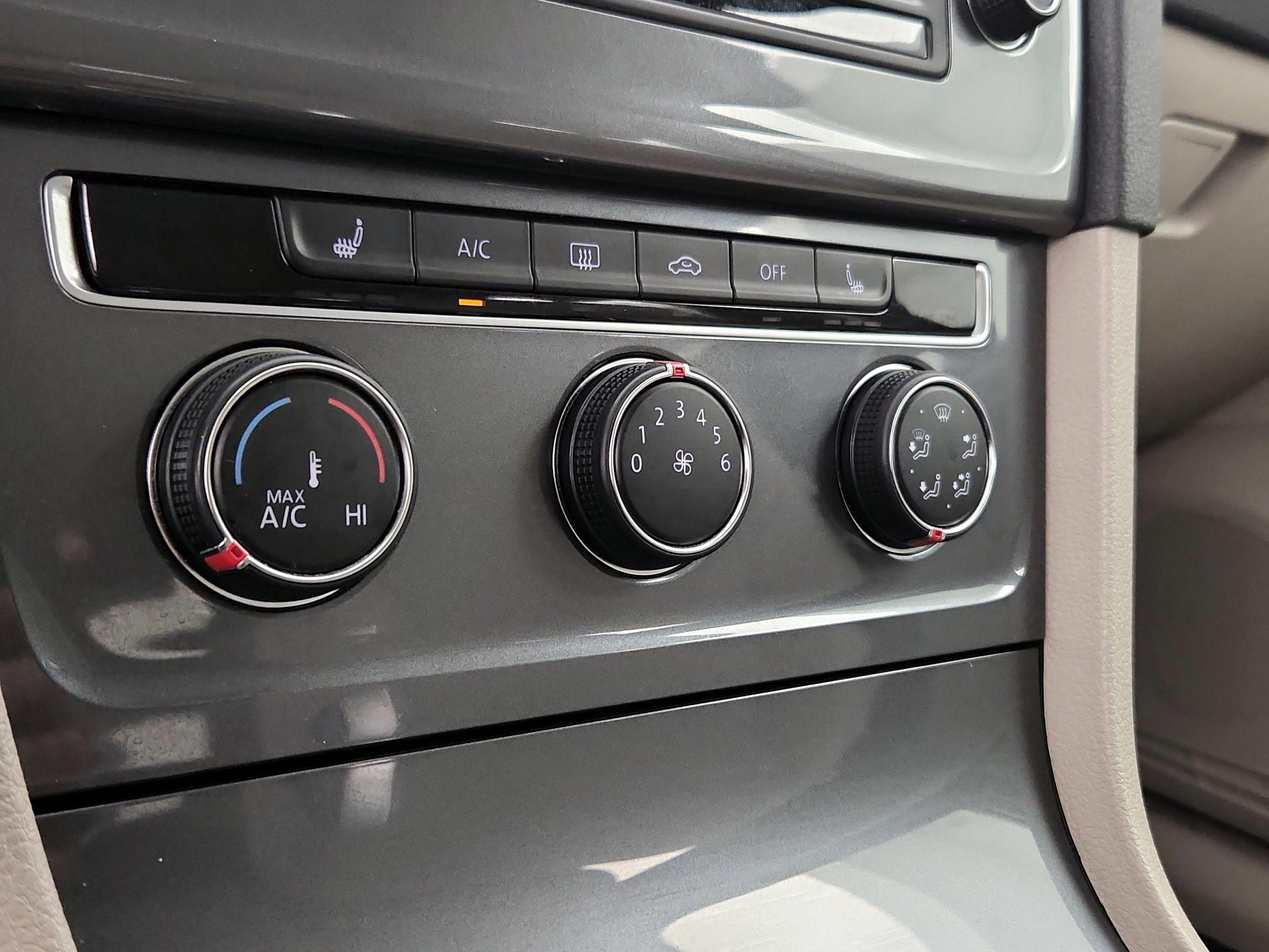 Thumbnail: 2017 Volkswagen Golf - 16