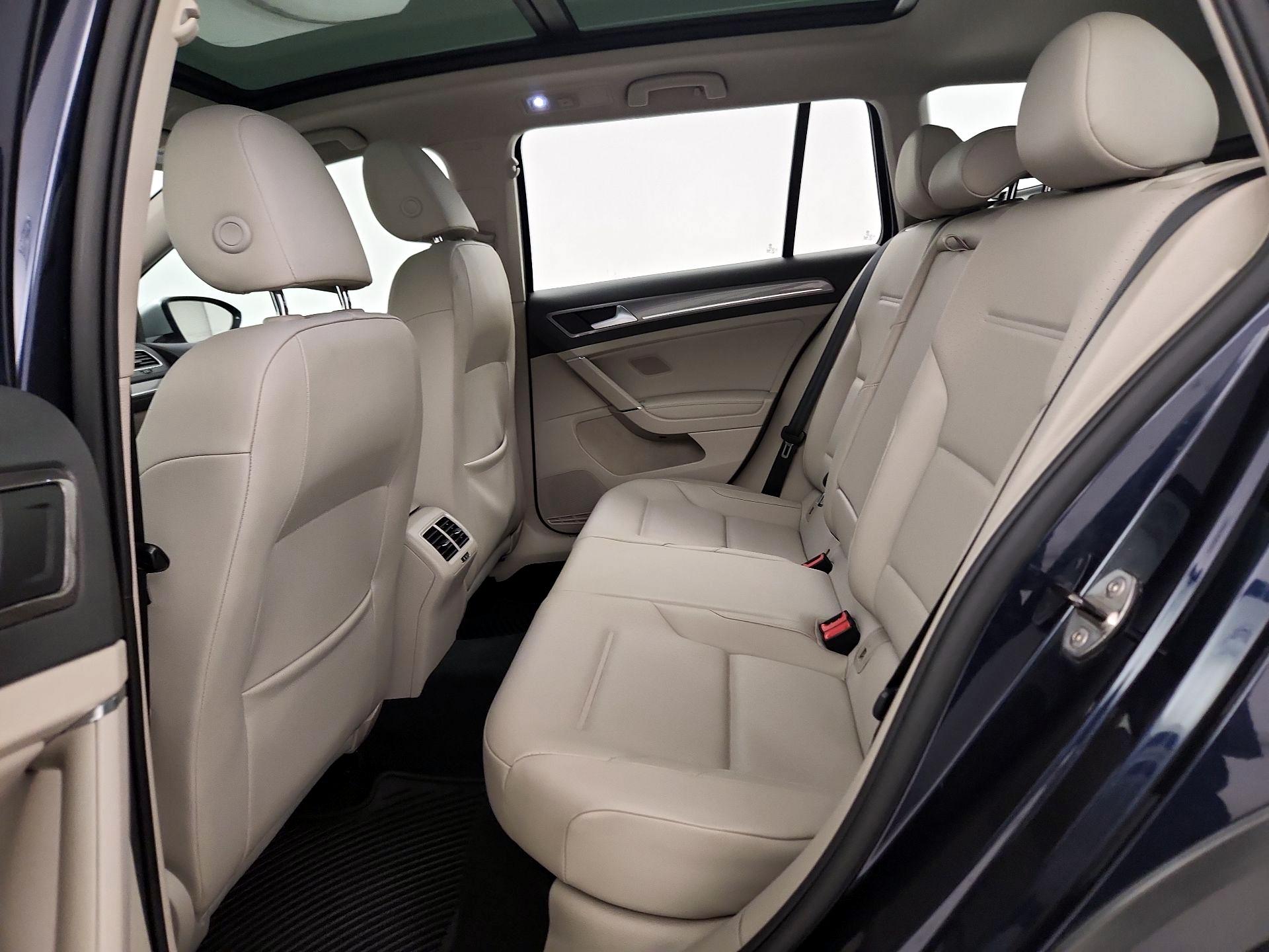 Thumbnail: 2017 Volkswagen Golf - 20