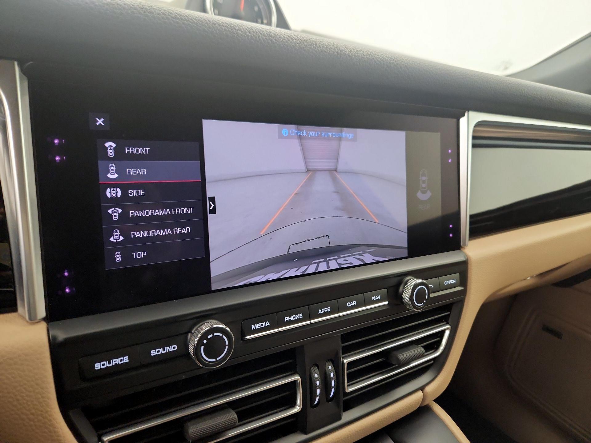 Thumbnail: 2021 Porsche Macan - 15