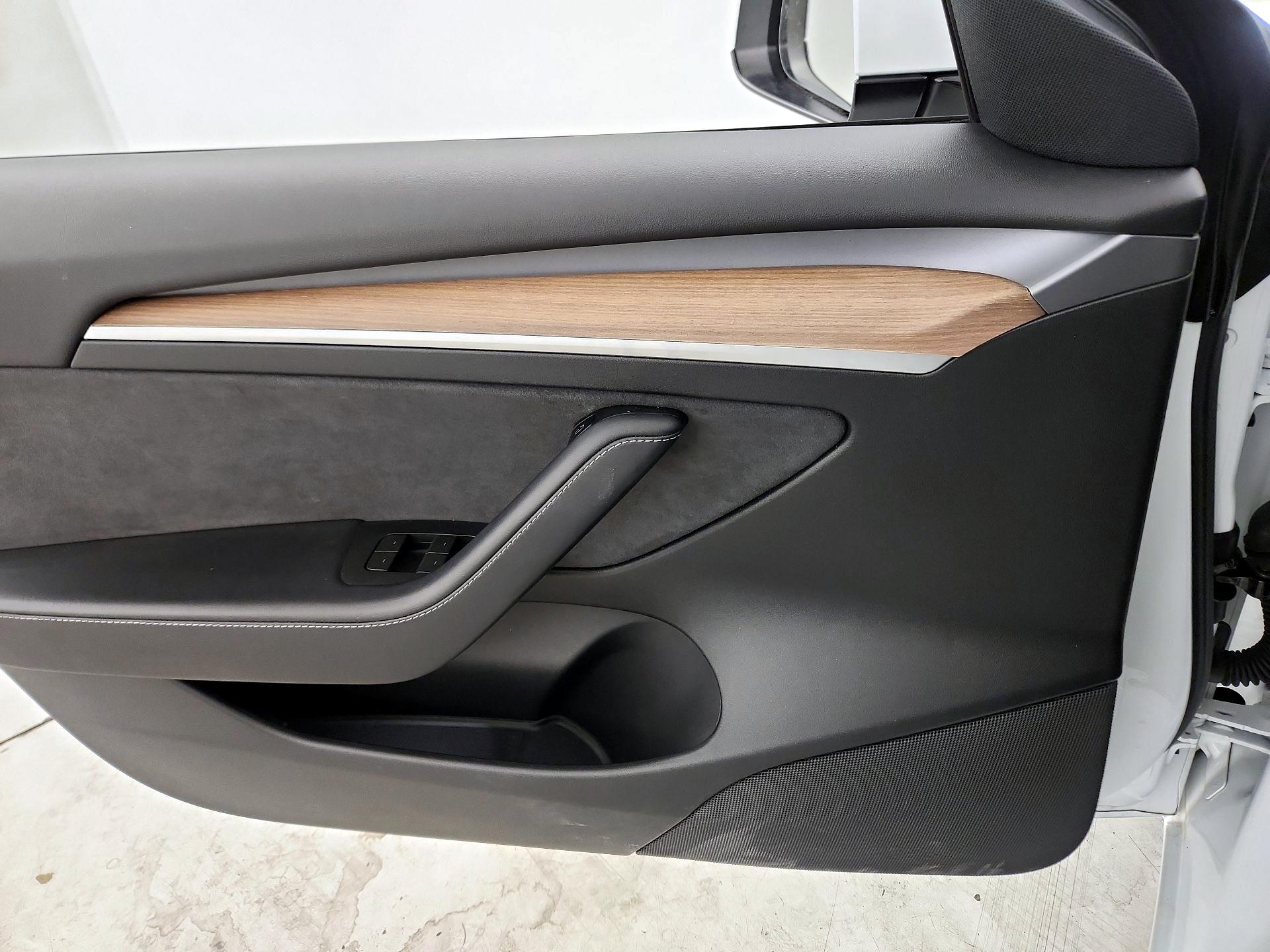 Thumbnail: 2022 Tesla Model 3 - 12