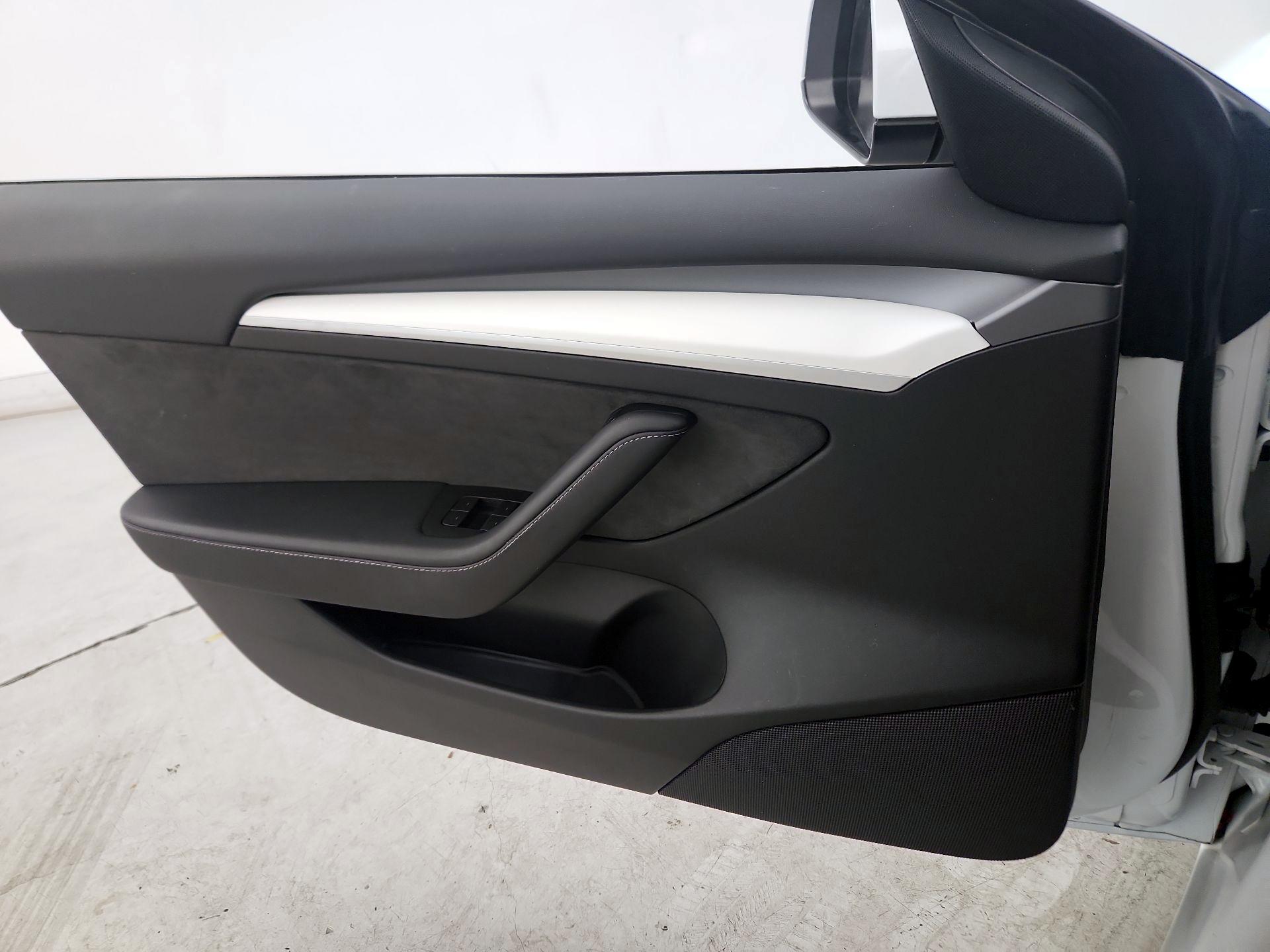 Thumbnail: 2023 Tesla Model 3 - 12