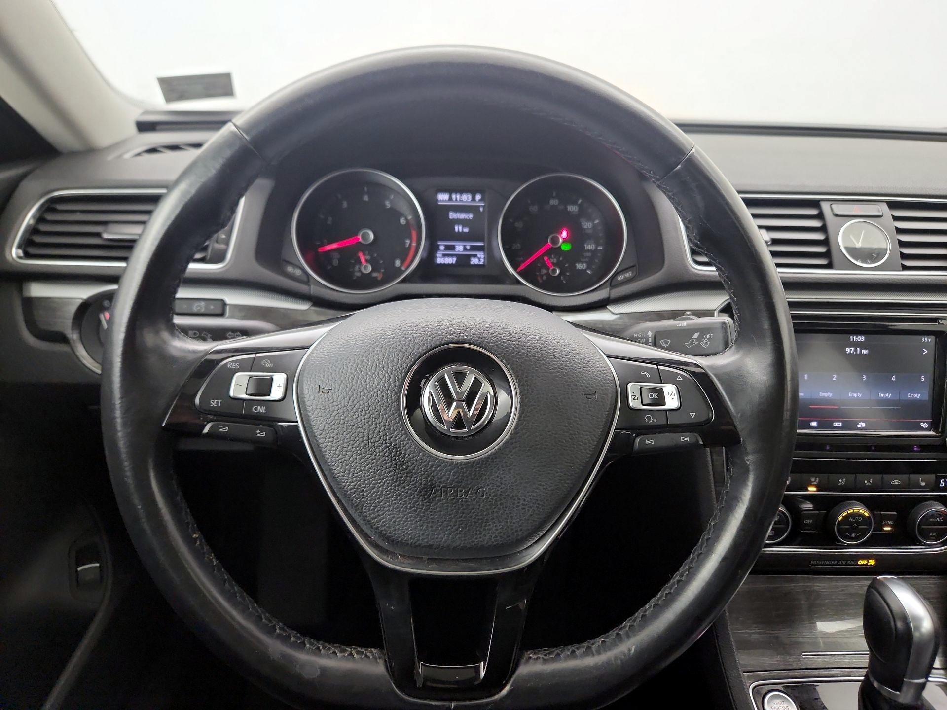 Thumbnail: 2017 Volkswagen Passat - 10