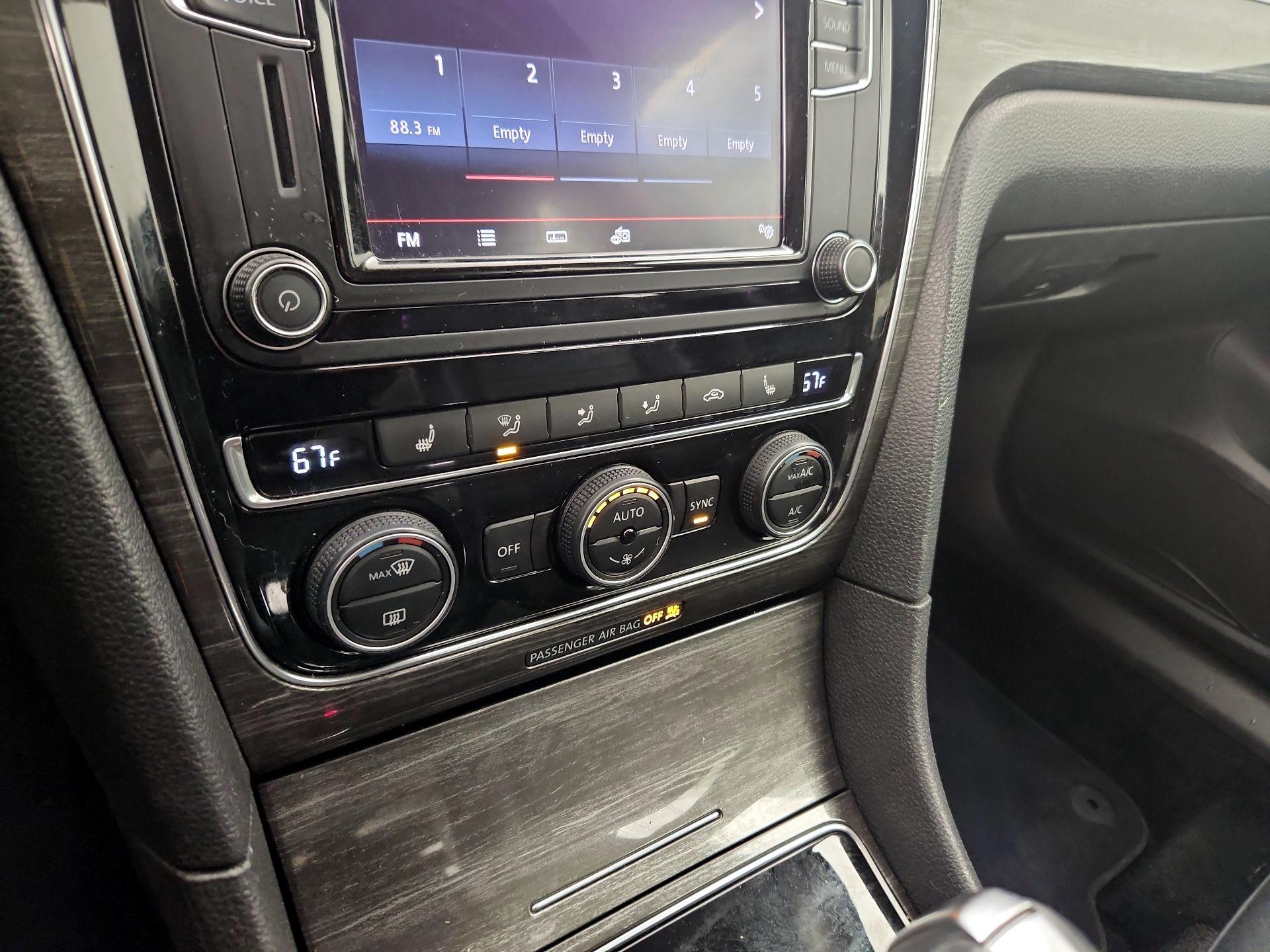 Thumbnail: 2017 Volkswagen Passat - 16