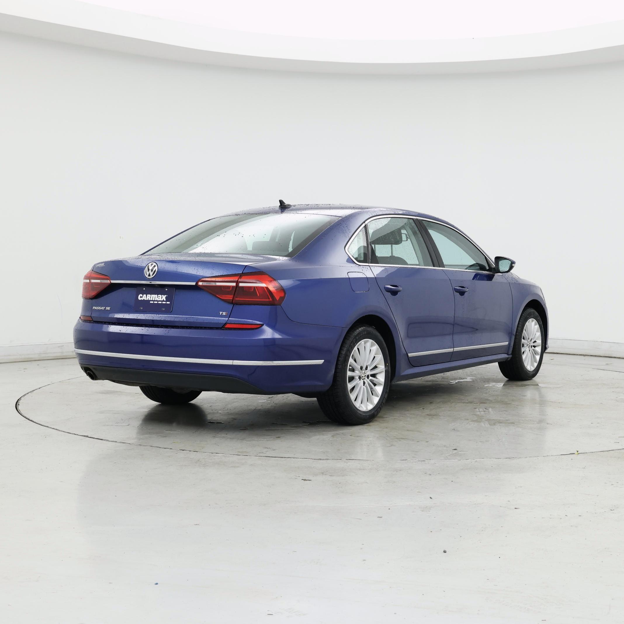 Thumbnail: 2017 Volkswagen Passat - 8