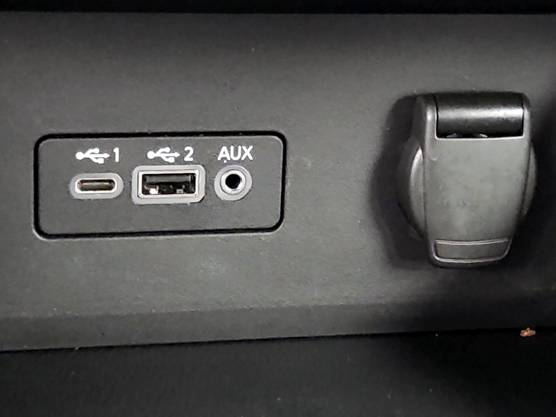 Thumbnail: 2021 Nissan Sentra - 18