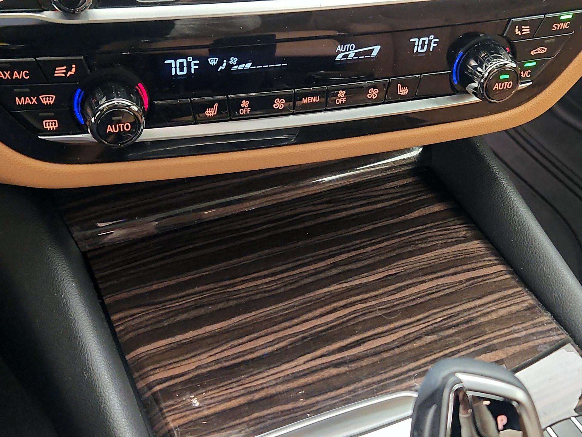 Thumbnail: 2022 BMW 5 Series - 17