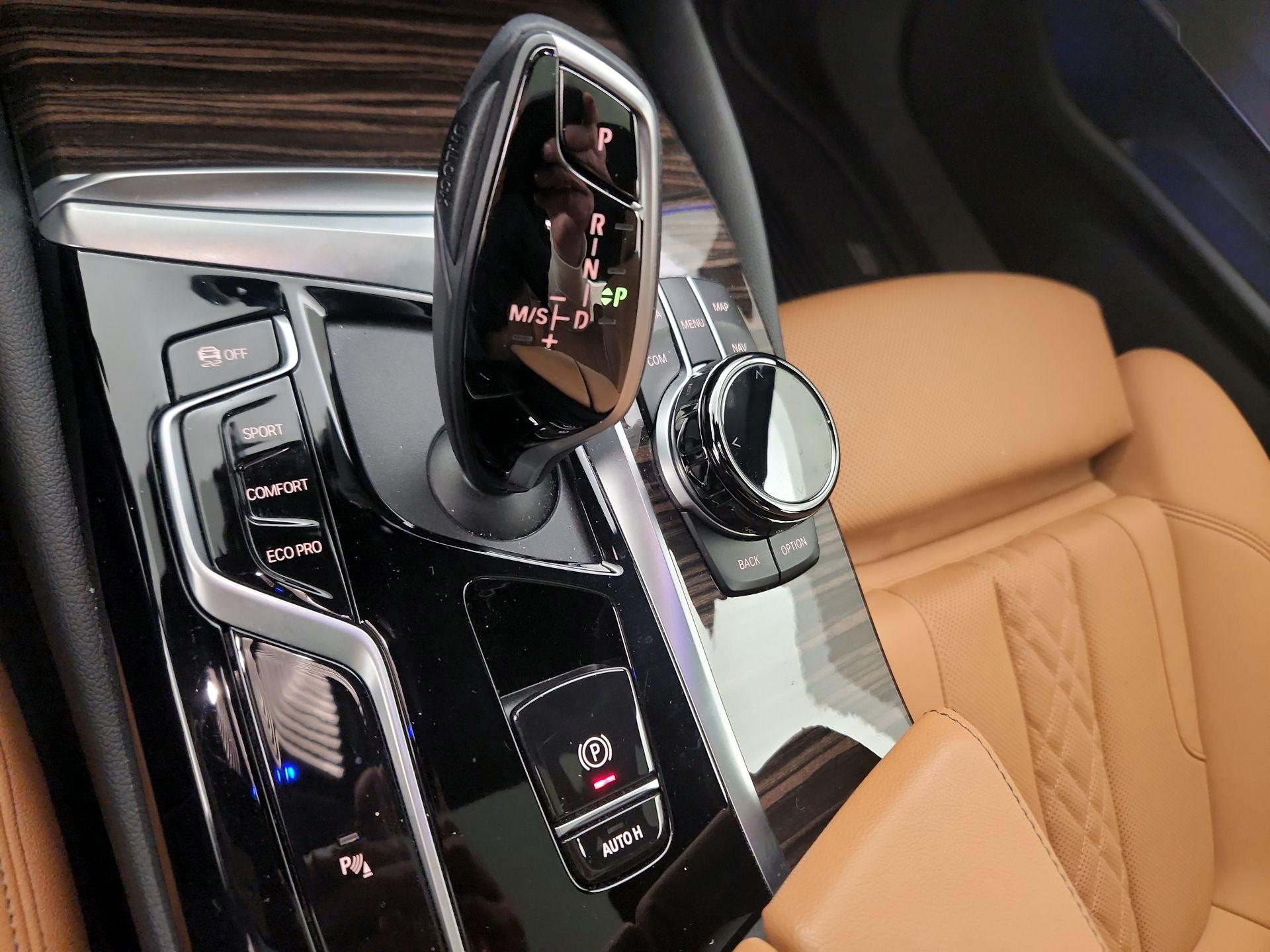 Thumbnail: 2022 BMW 5 Series - 18