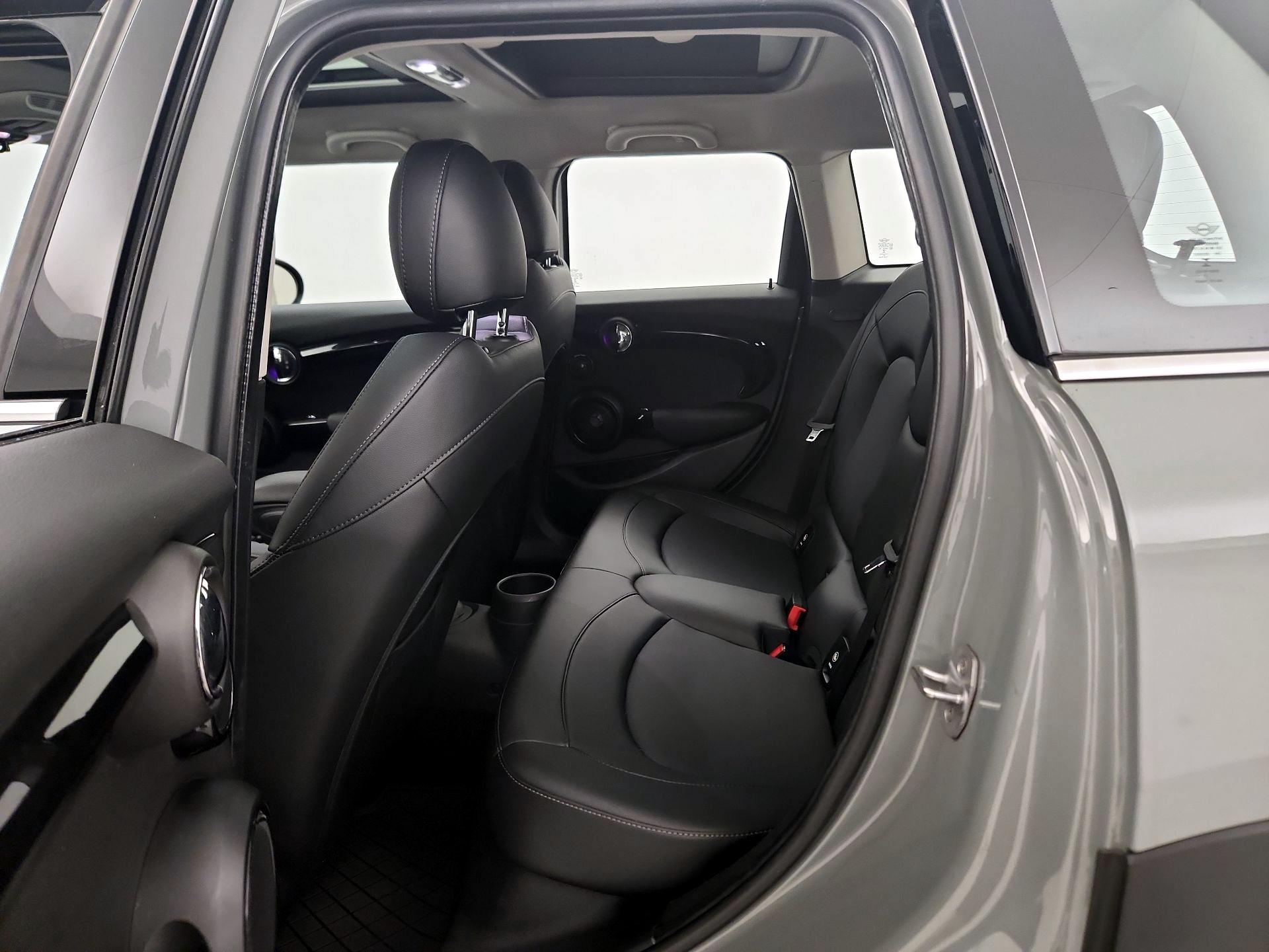 Thumbnail: 2019 MINI Cooper Hardtop - 20