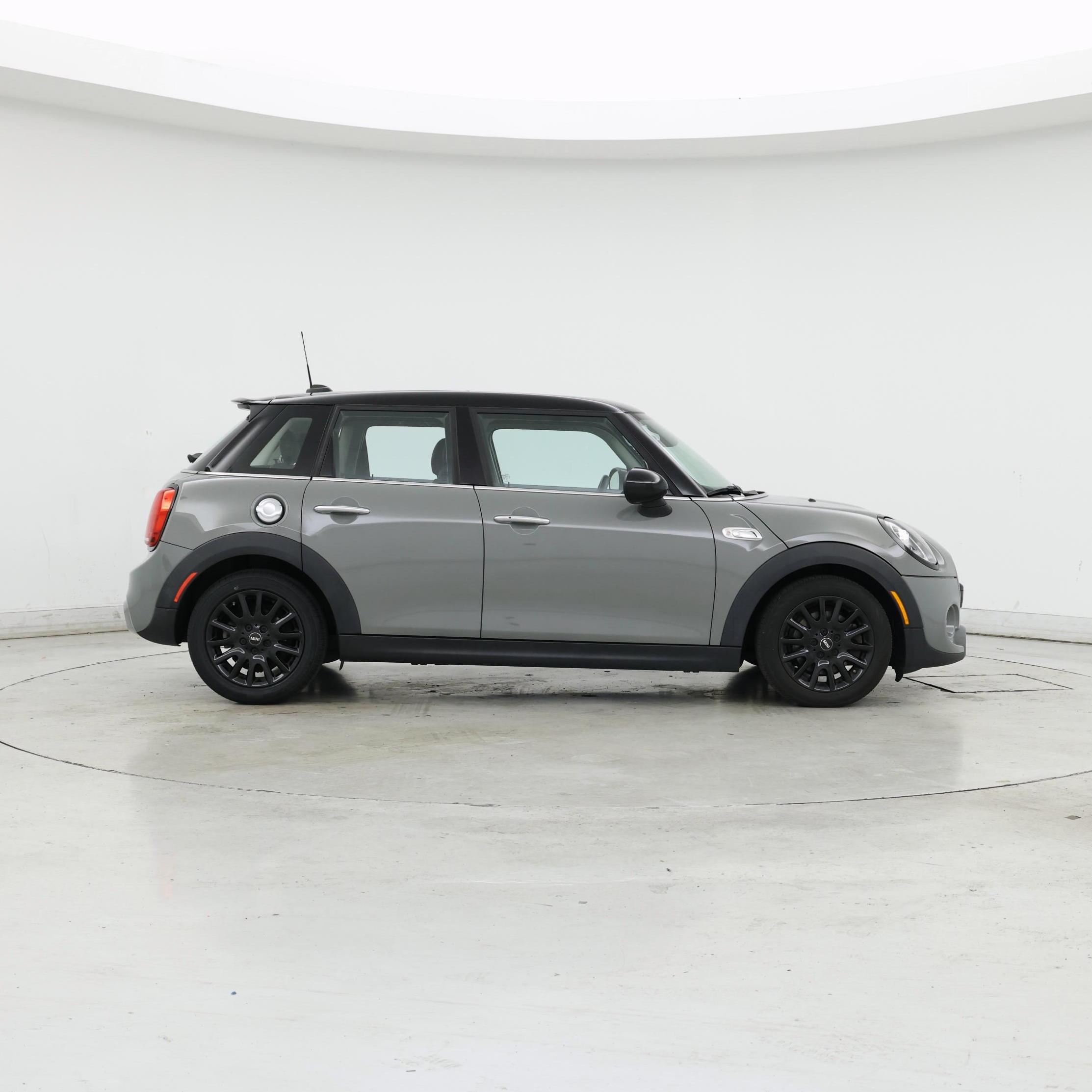 Thumbnail: 2019 MINI Cooper Hardtop - 7