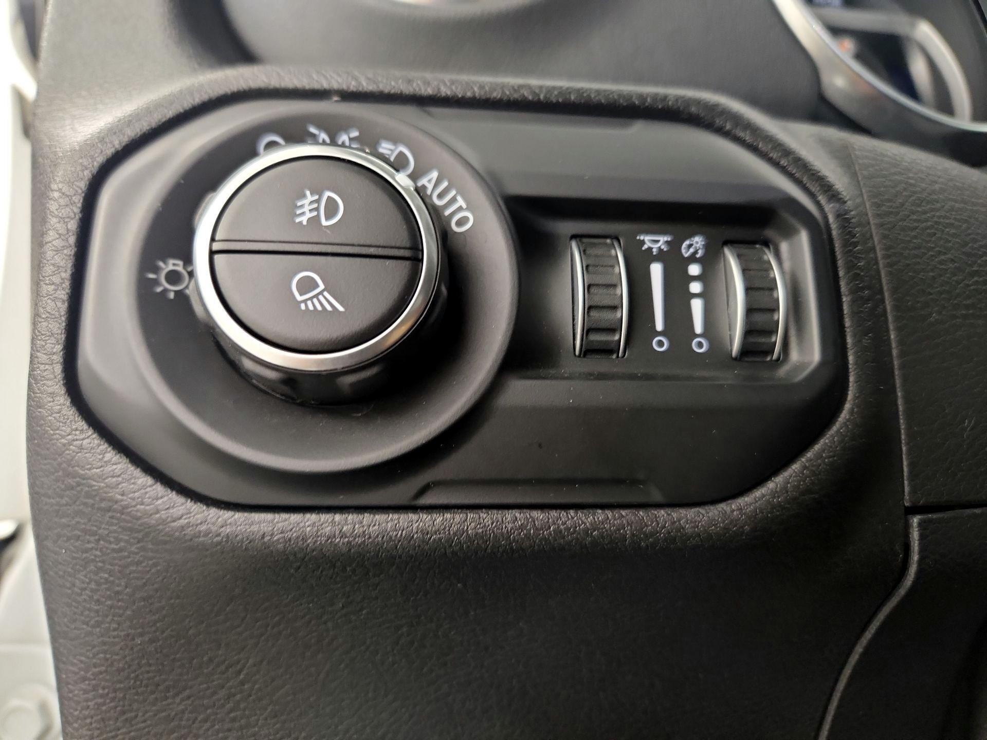 Thumbnail: 2020 Jeep Gladiator - 13