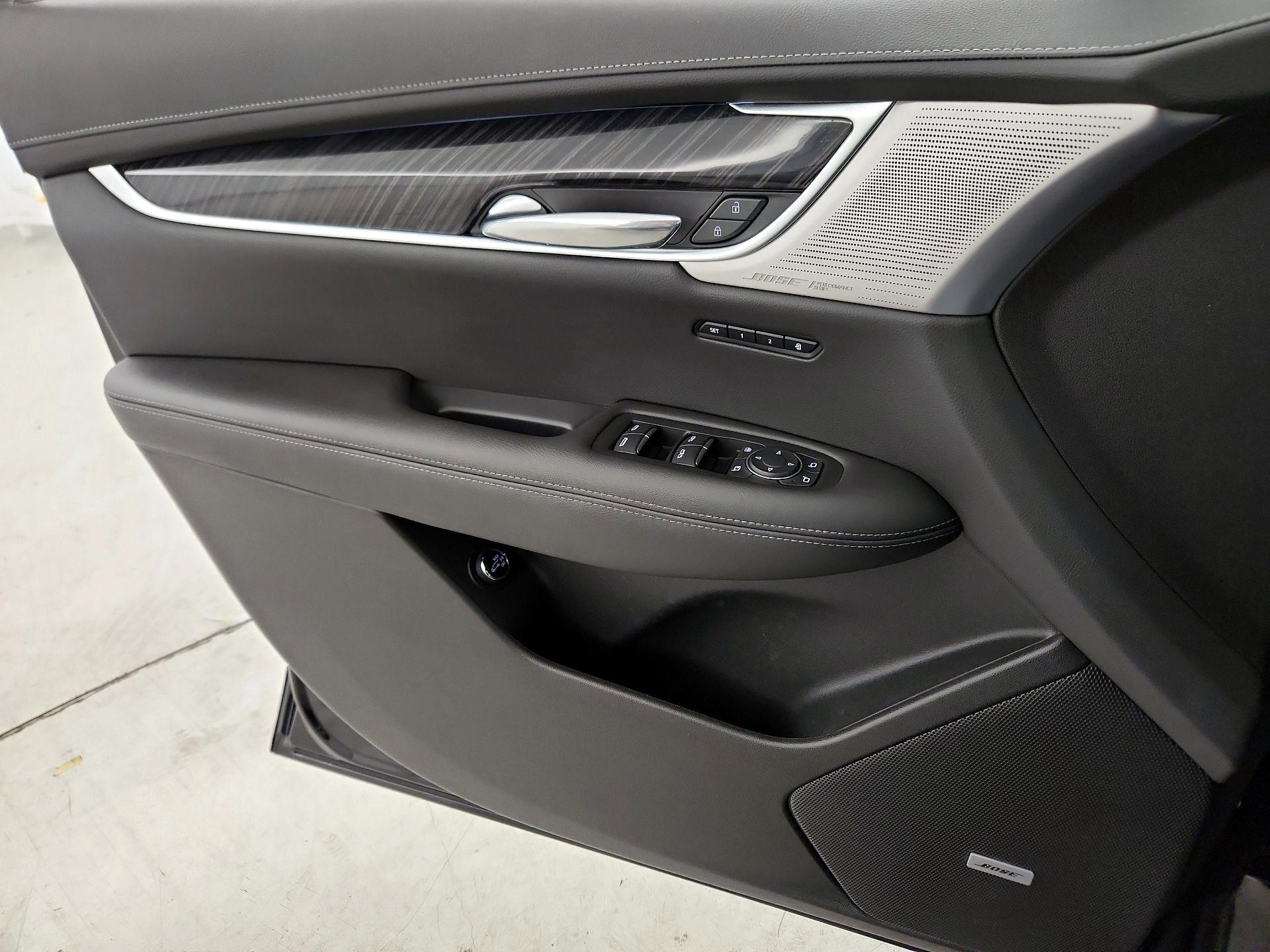 Thumbnail: 2023 Cadillac XT6 - 12