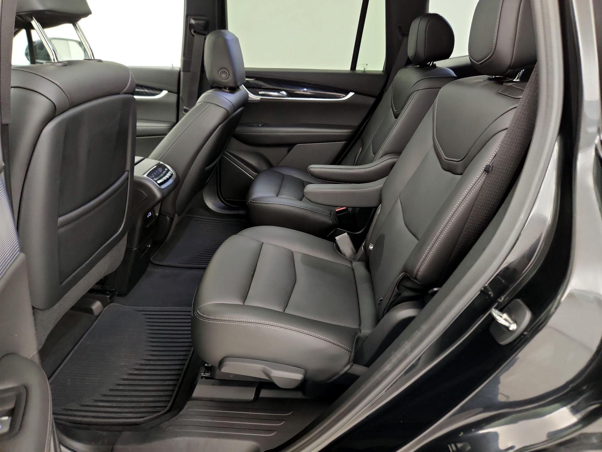 Thumbnail: 2023 Cadillac XT6 - 19