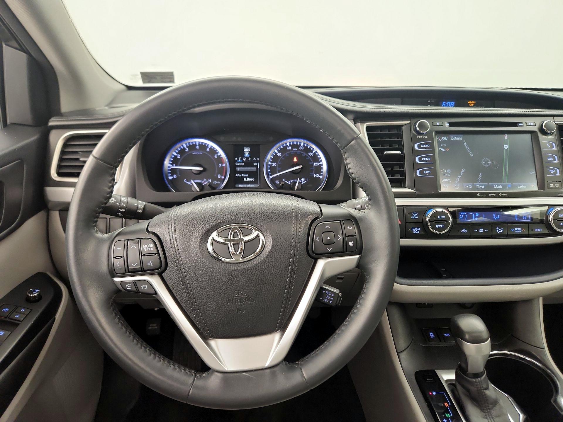 Thumbnail: 2016 Toyota Highlander - 10