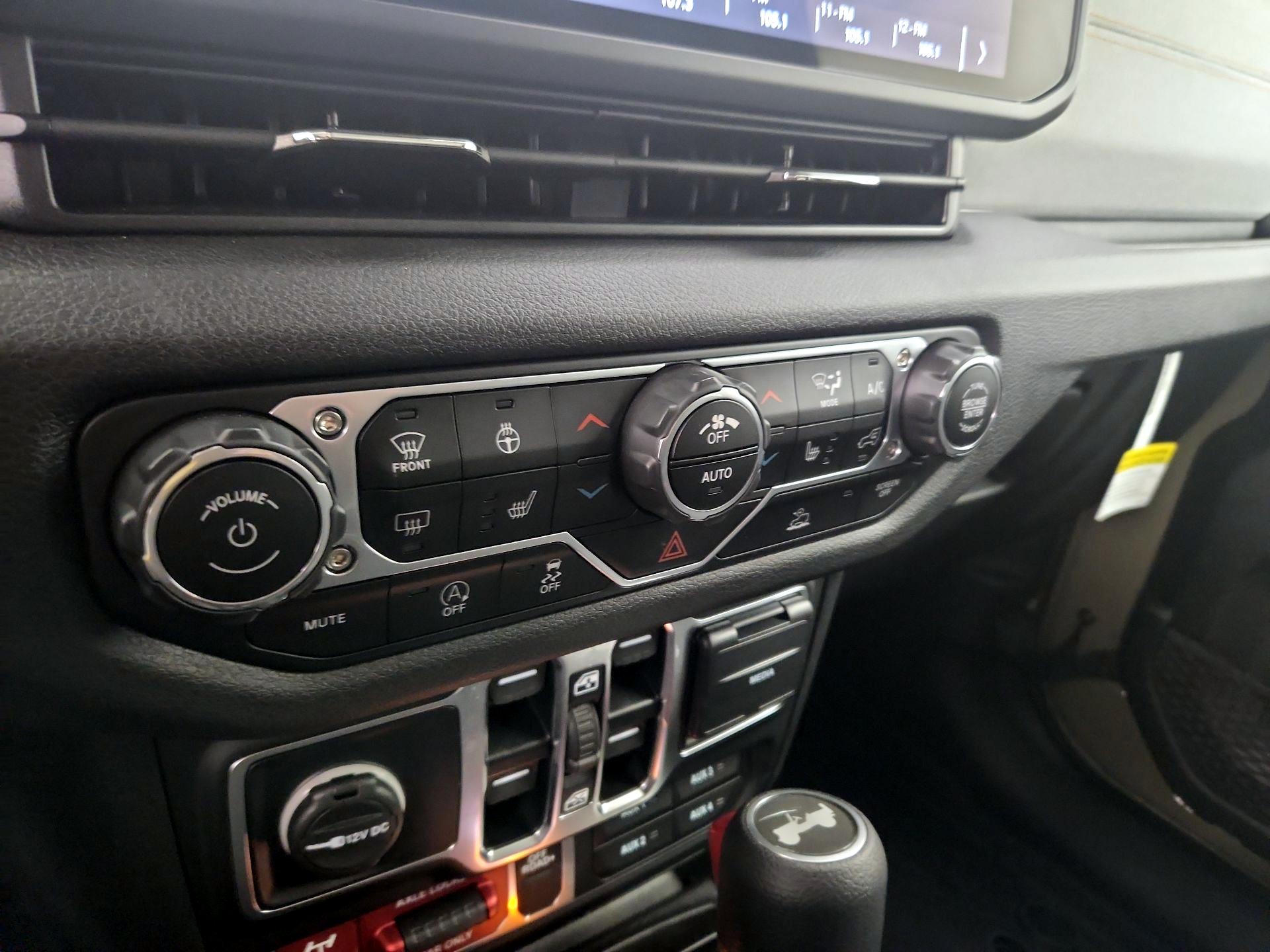 Thumbnail: 2025 Jeep Wrangler - 16