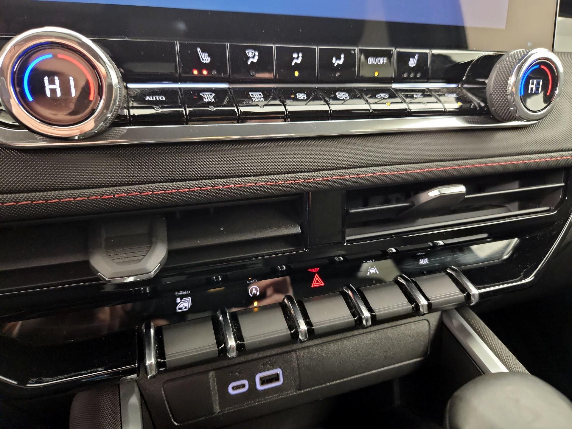 Thumbnail: 2024 Chevrolet Colorado - 17