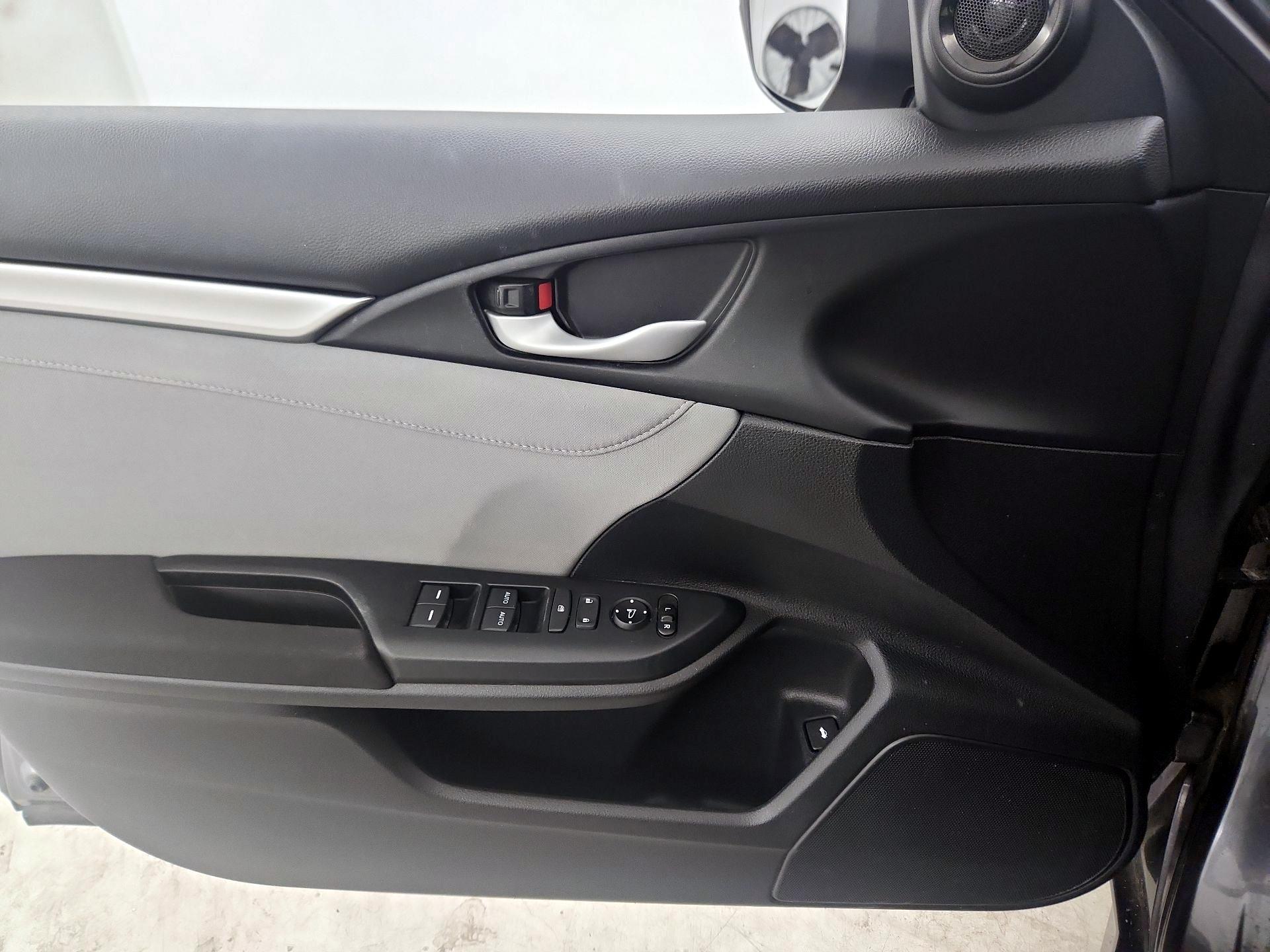 Thumbnail: 2016 Honda Civic - 12