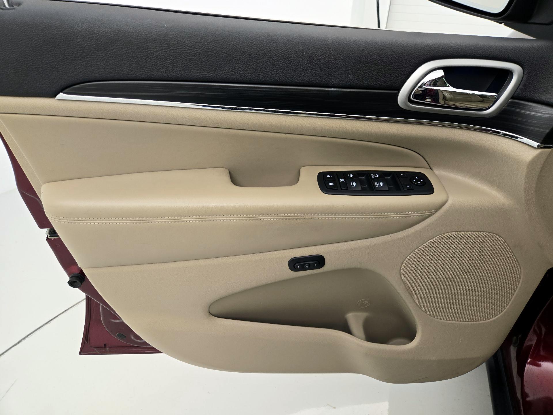 Thumbnail: 2019 Jeep Grand Cherokee - 12