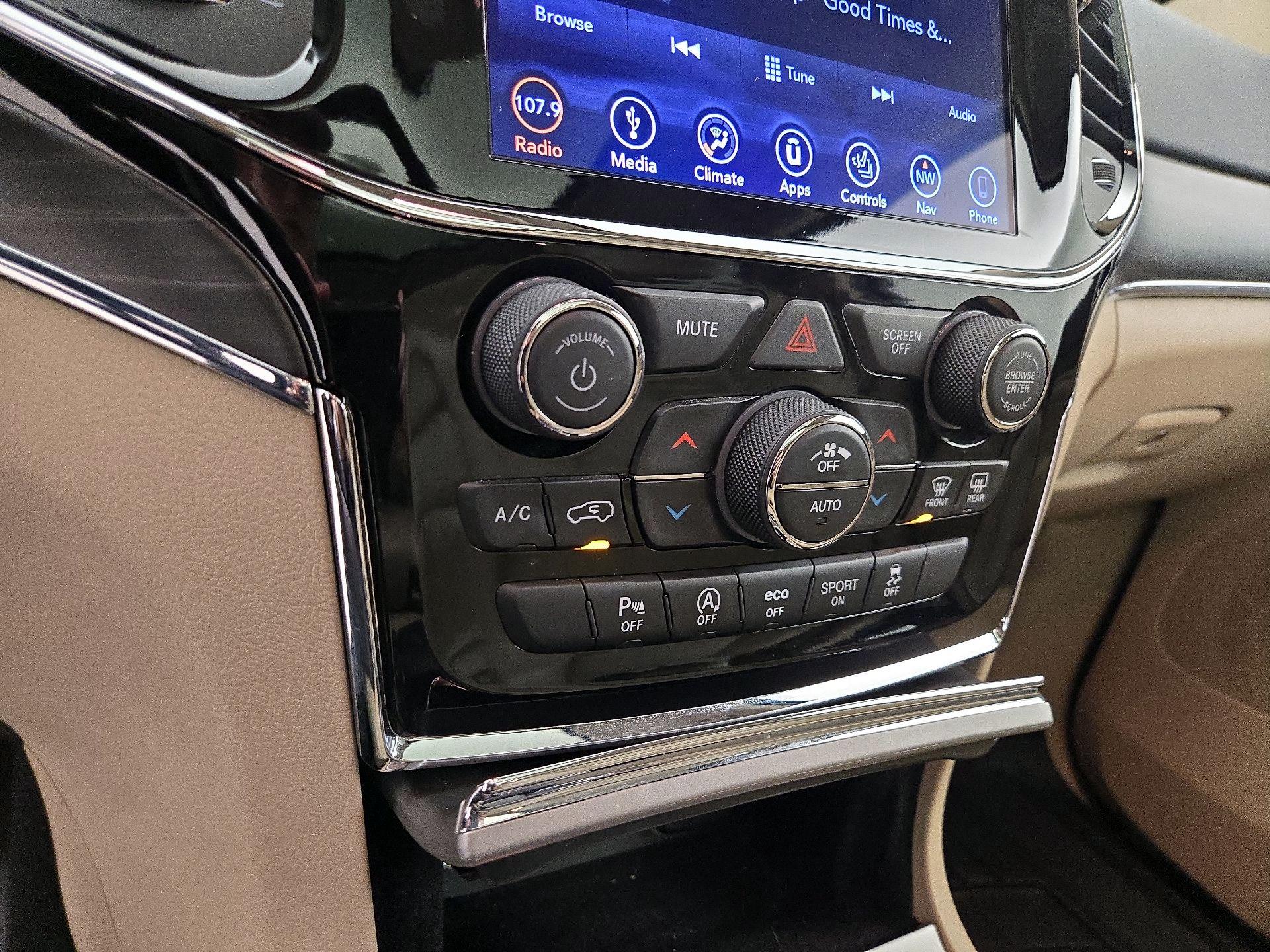 Thumbnail: 2019 Jeep Grand Cherokee - 17