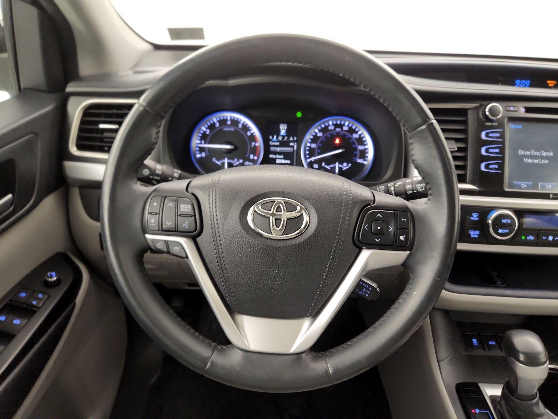 Thumbnail: 2016 Toyota Highlander - 10