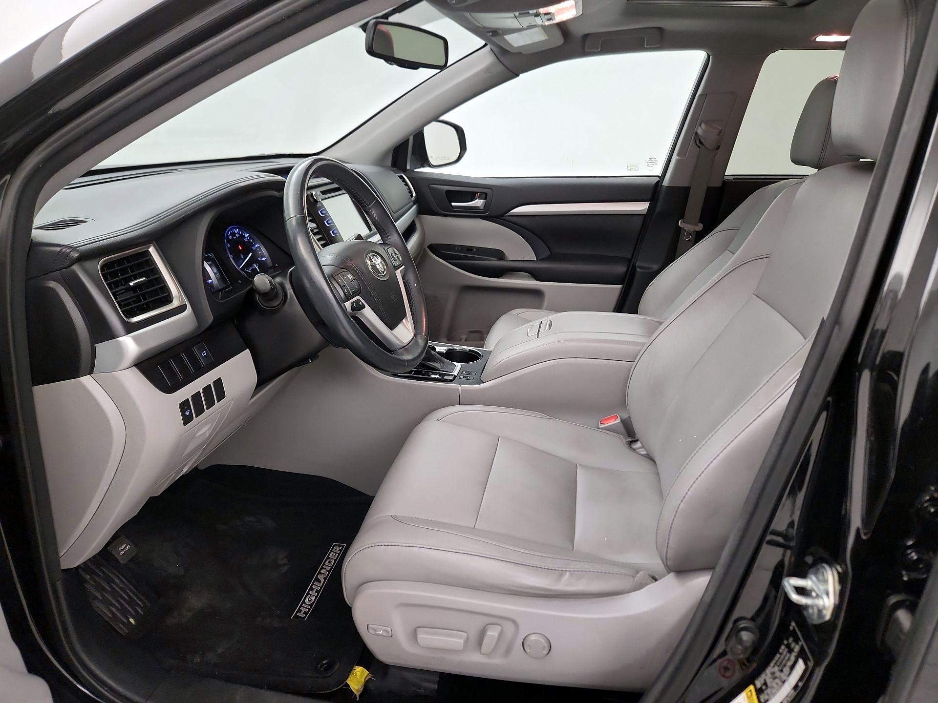 Thumbnail: 2016 Toyota Highlander - 11