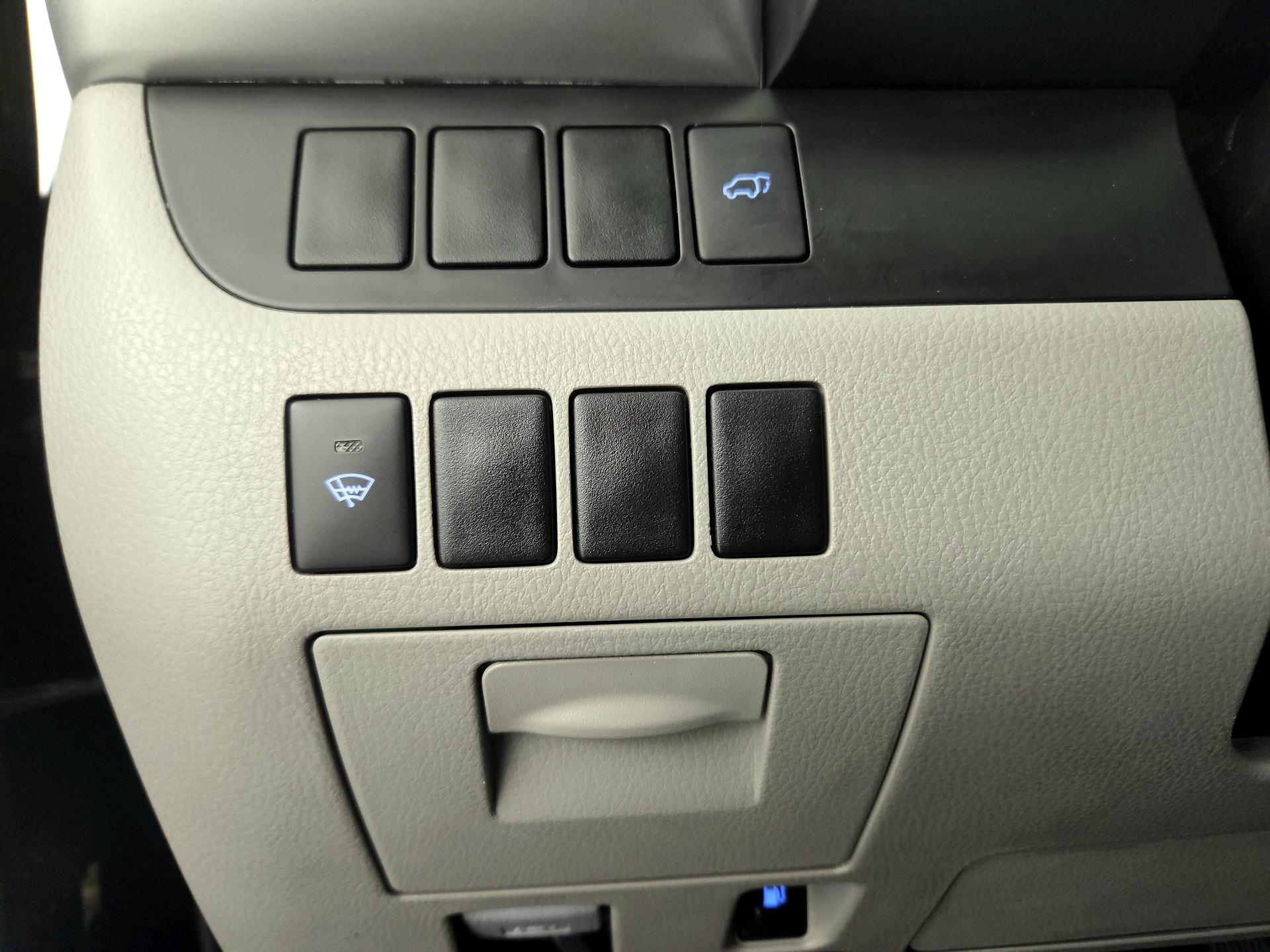 Thumbnail: 2016 Toyota Highlander - 13