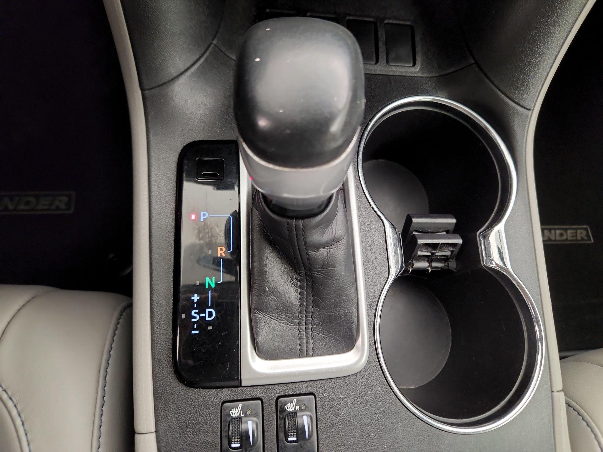 Thumbnail: 2016 Toyota Highlander - 18