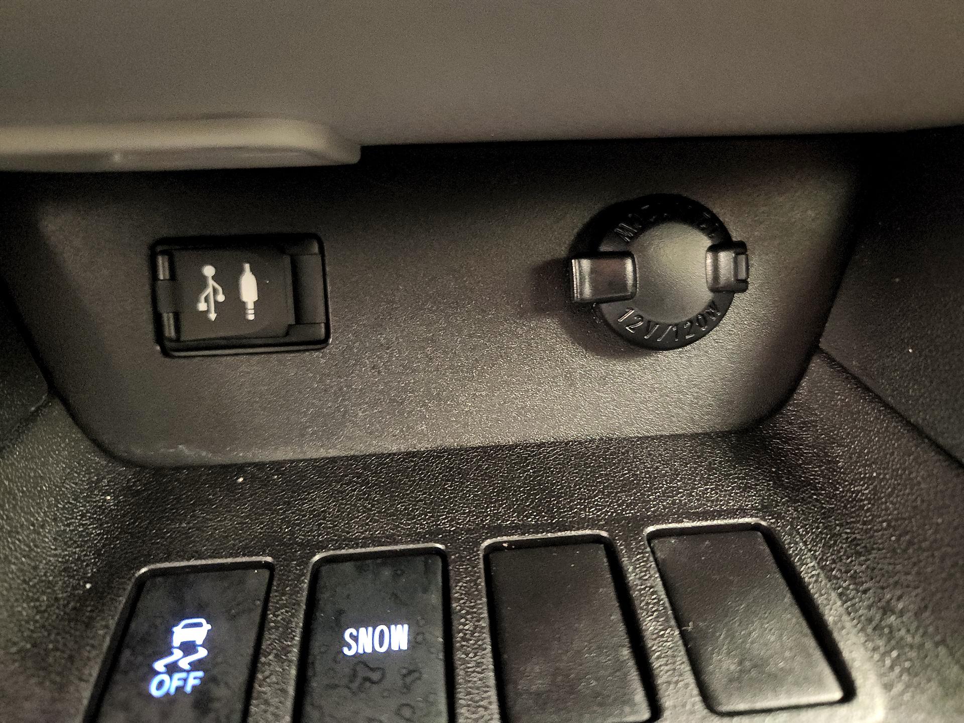 Thumbnail: 2016 Toyota Highlander - 19