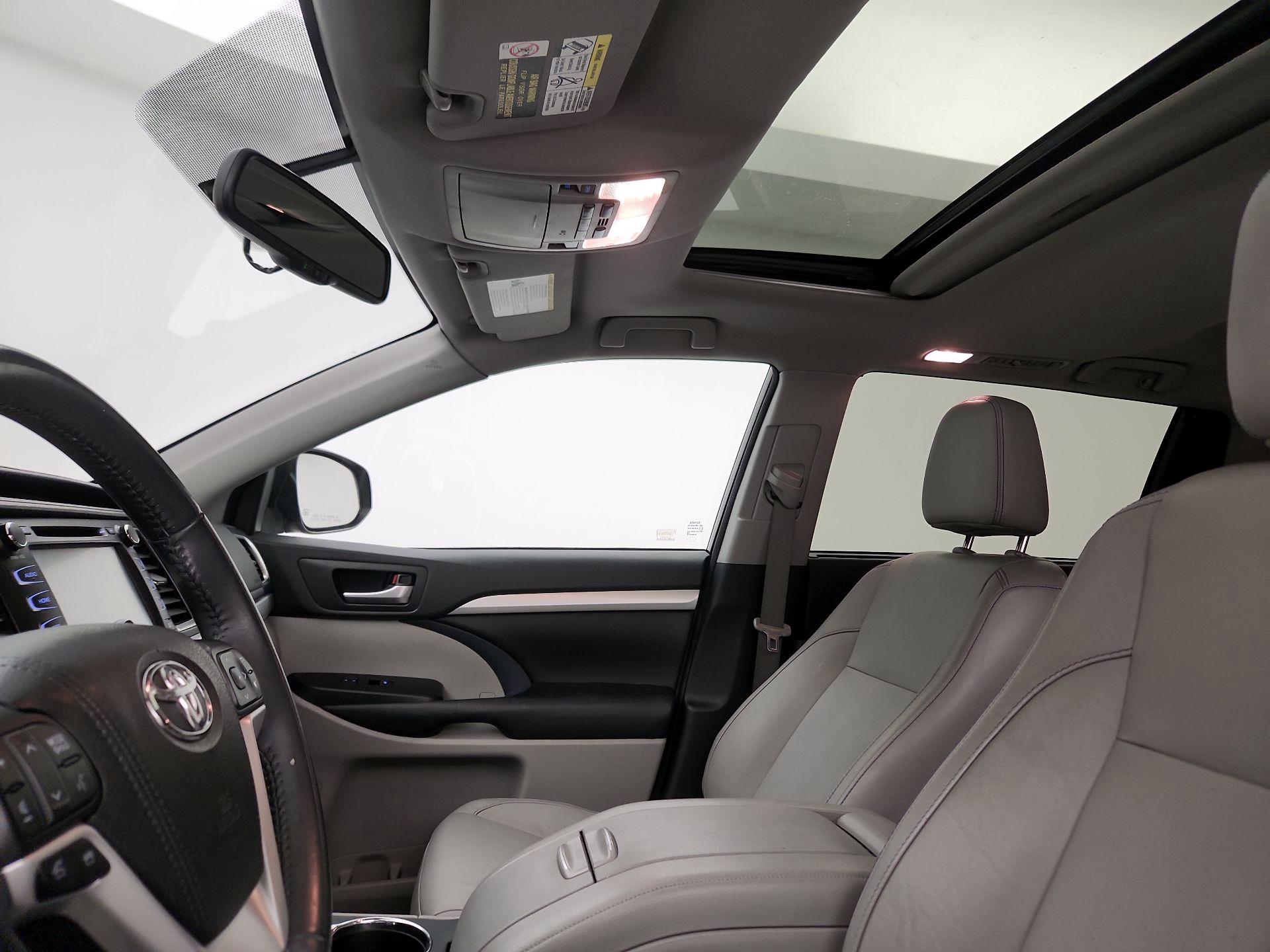 Thumbnail: 2016 Toyota Highlander - 20